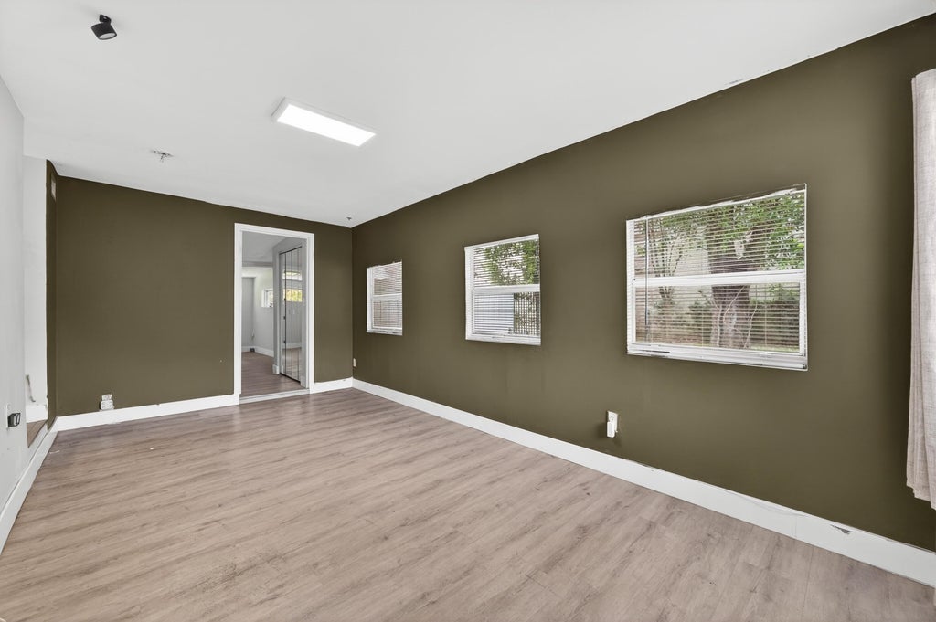 Photo of 716 Citrus Avenue, Fort Pierce, FL 34950 (MLS # B26038346)