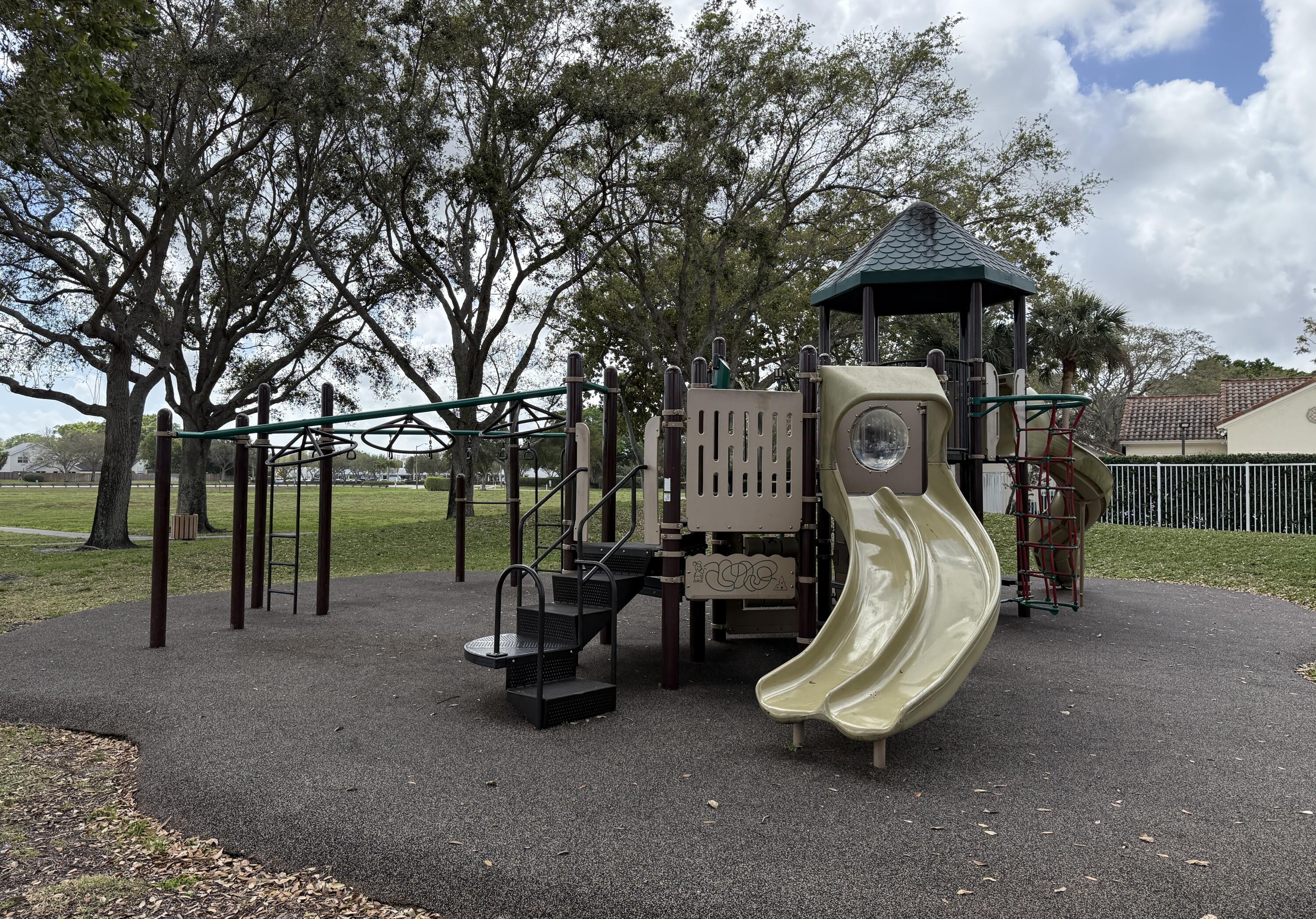 LAKE CHARLESTON PAR R - Residential