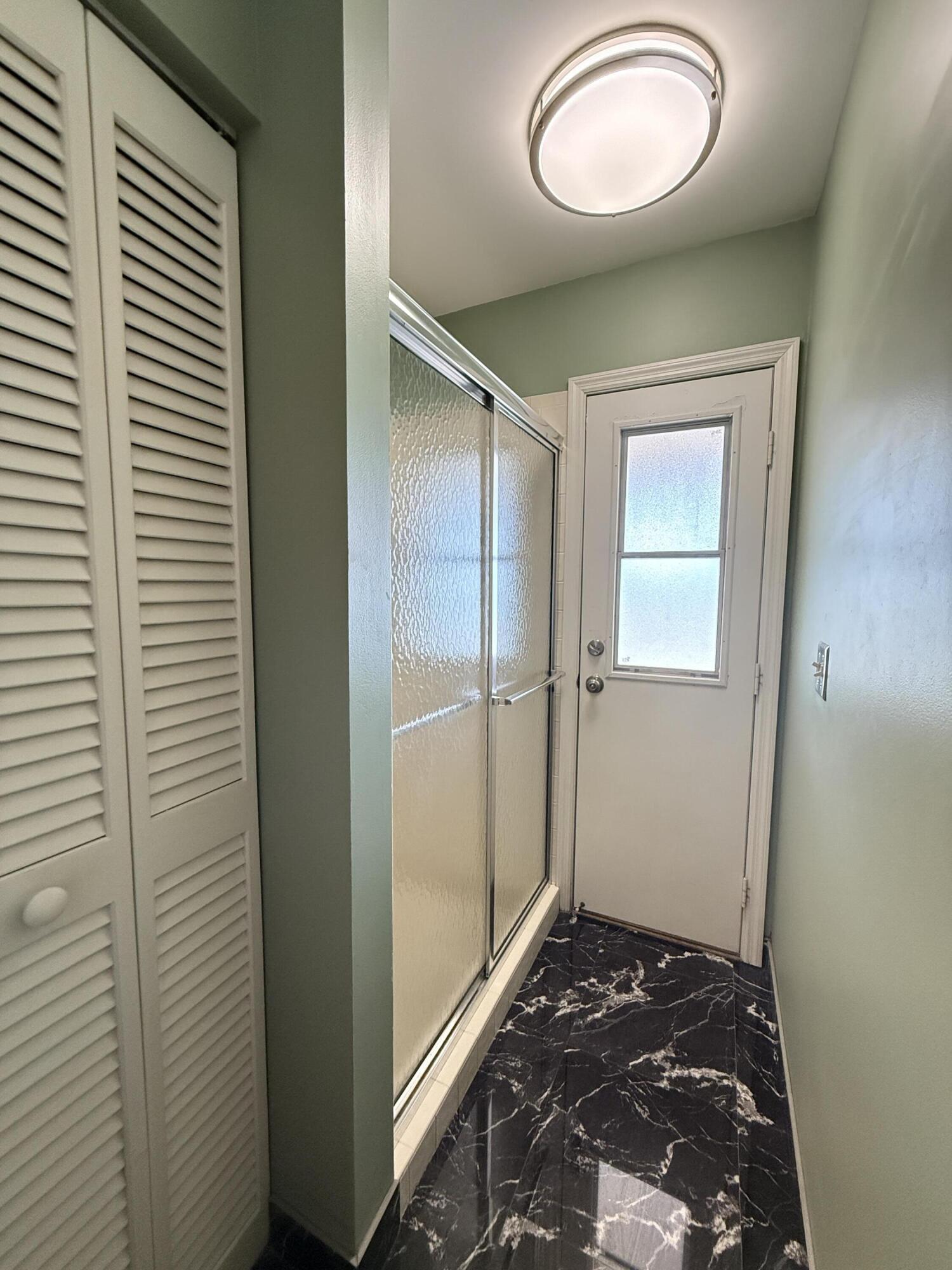 LAKE CHARLESTON PAR R - Residential