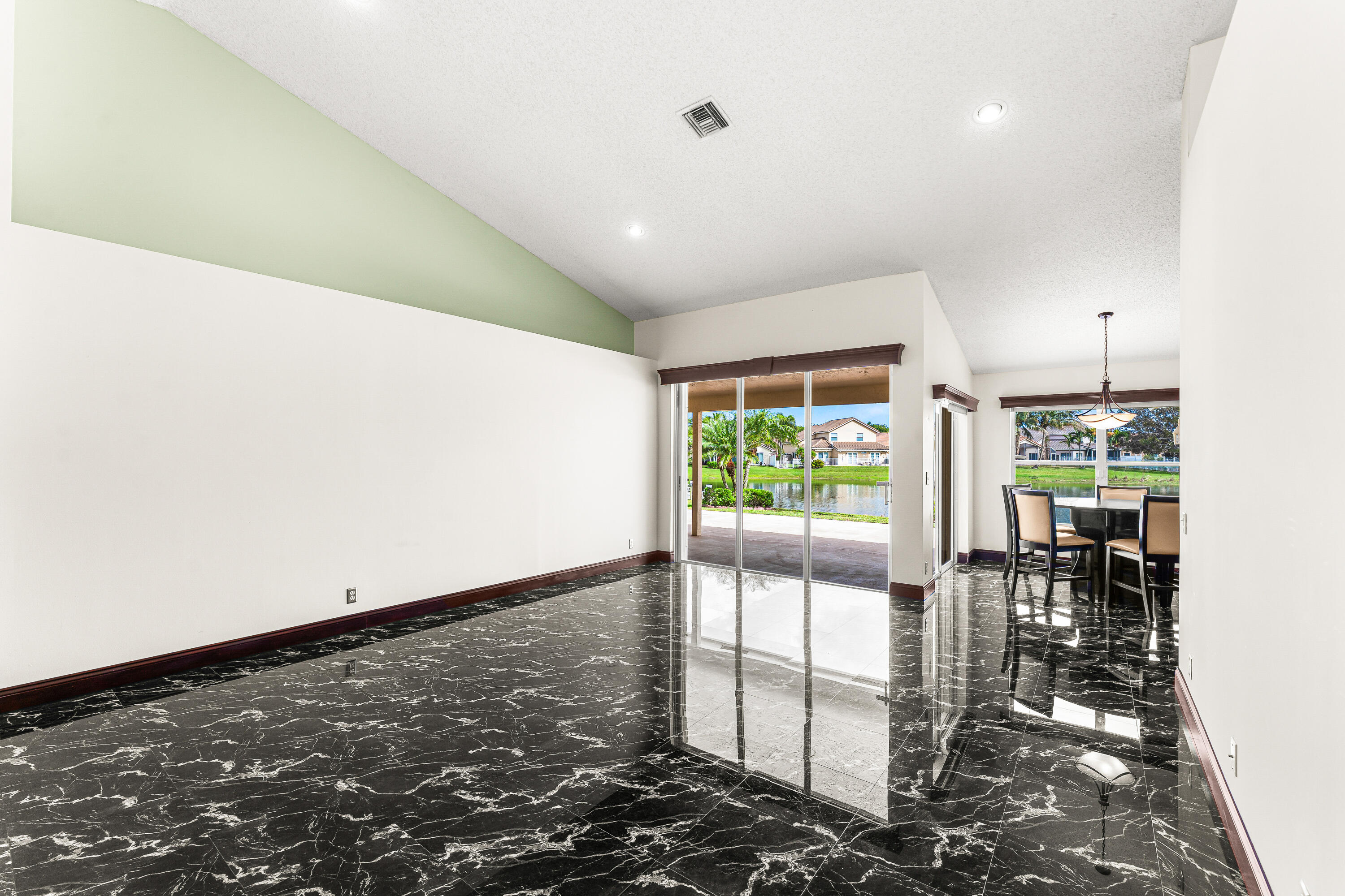 LAKE CHARLESTON PAR R - Residential