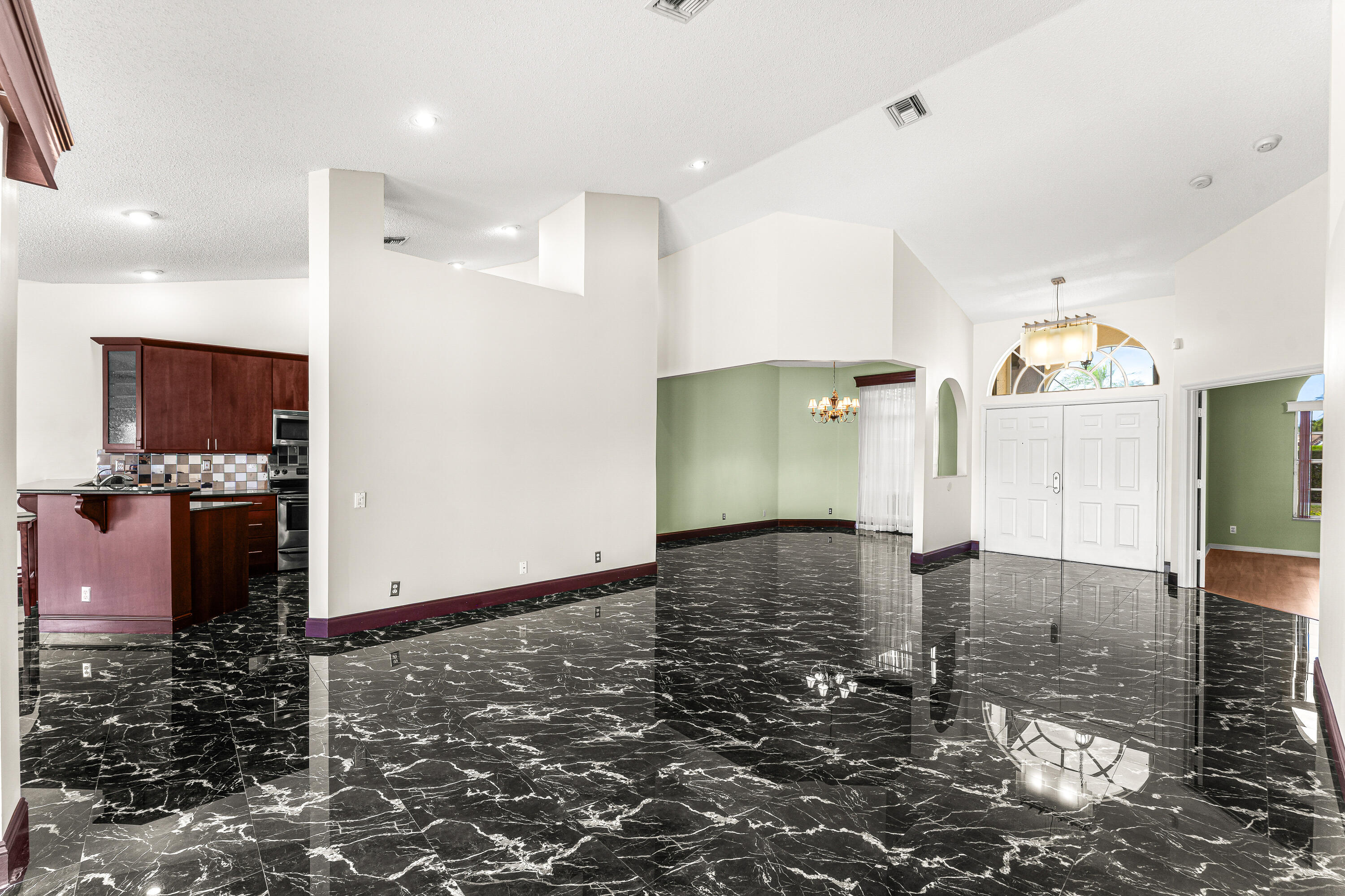 LAKE CHARLESTON PAR R - Residential