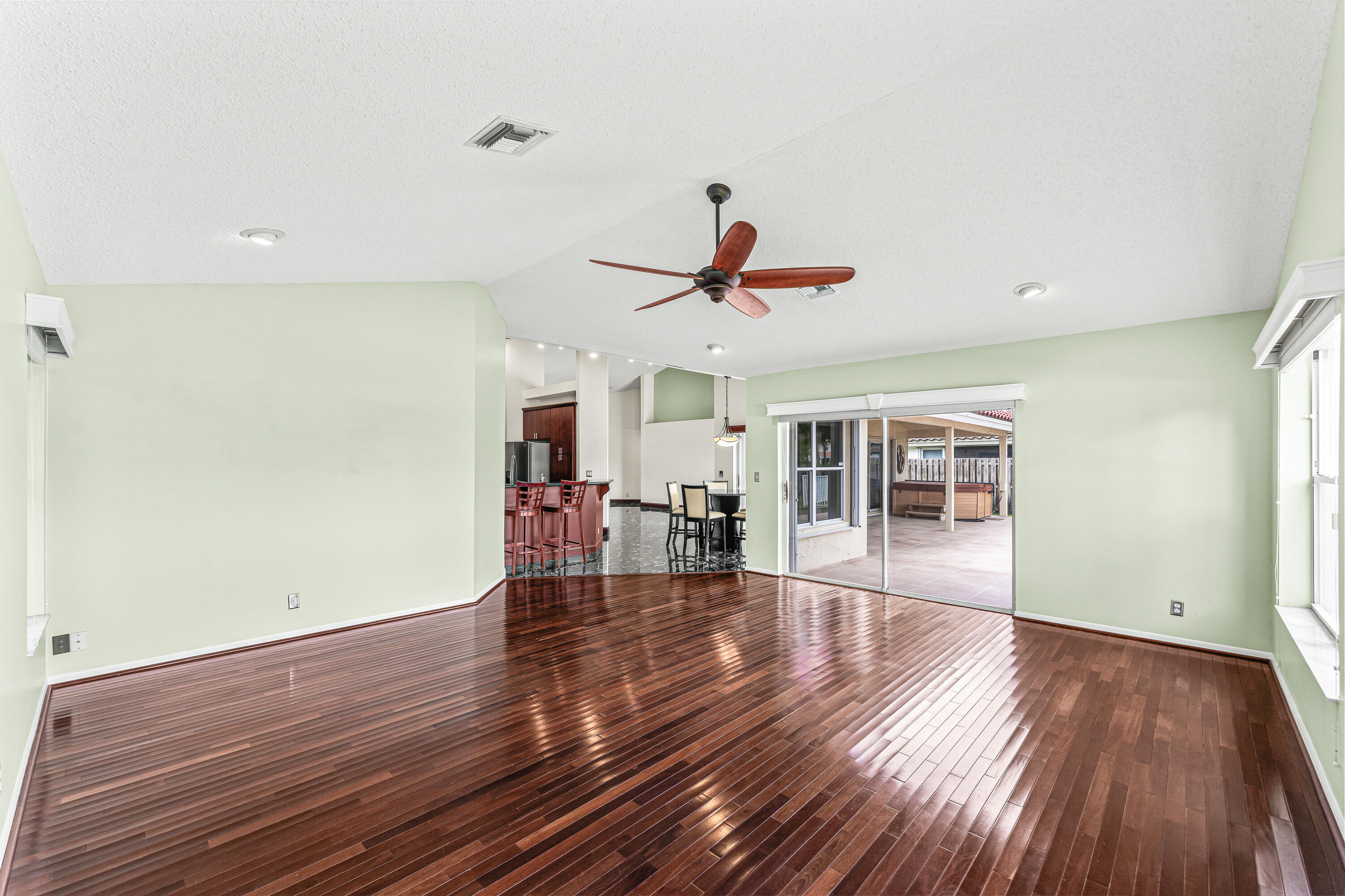 LAKE CHARLESTON PAR R - Residential