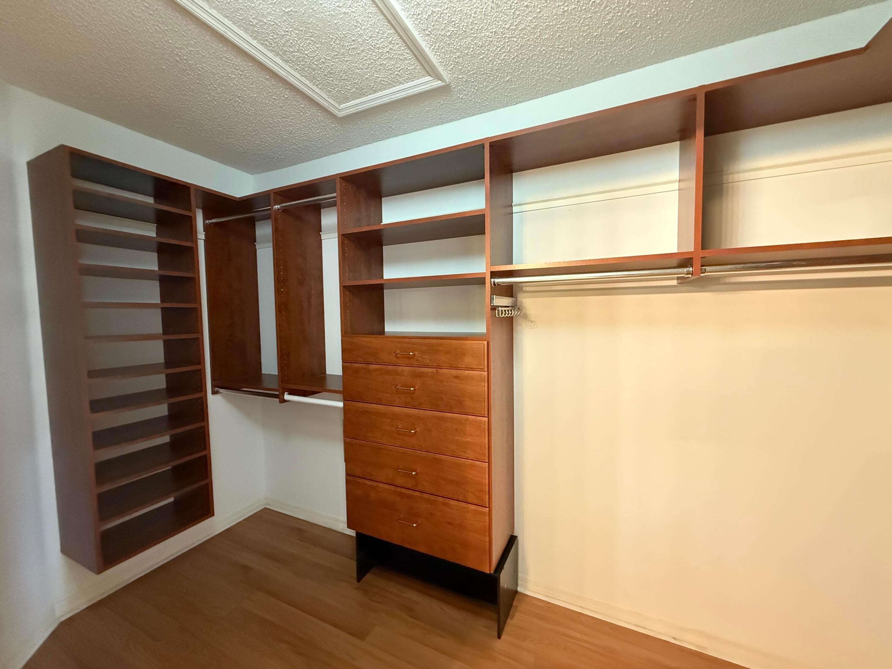 LAKE CHARLESTON PAR R - Residential