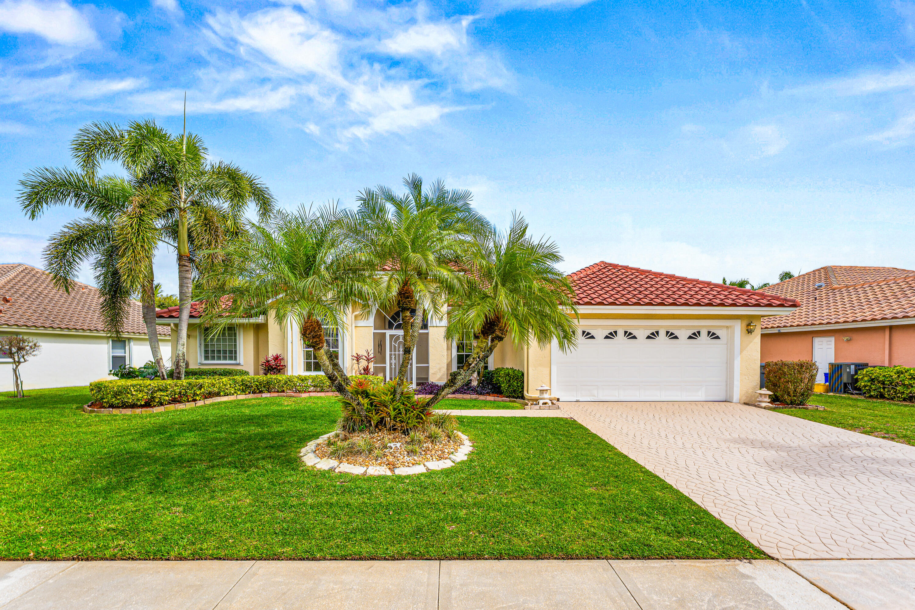 LAKE CHARLESTON PAR R - Residential