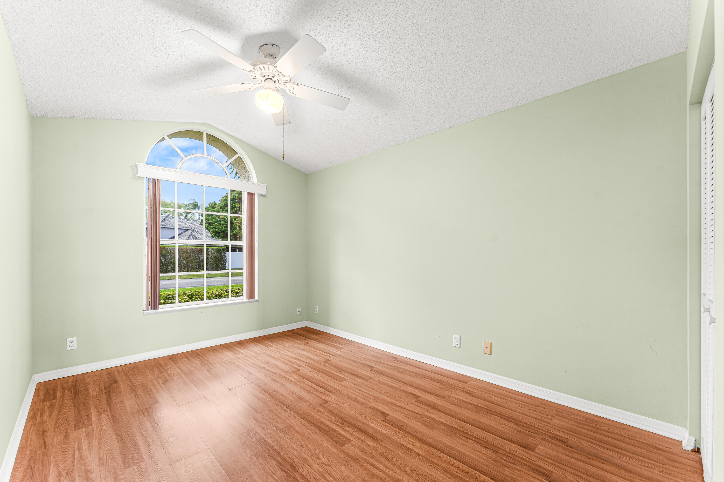 LAKE CHARLESTON PAR R - Residential