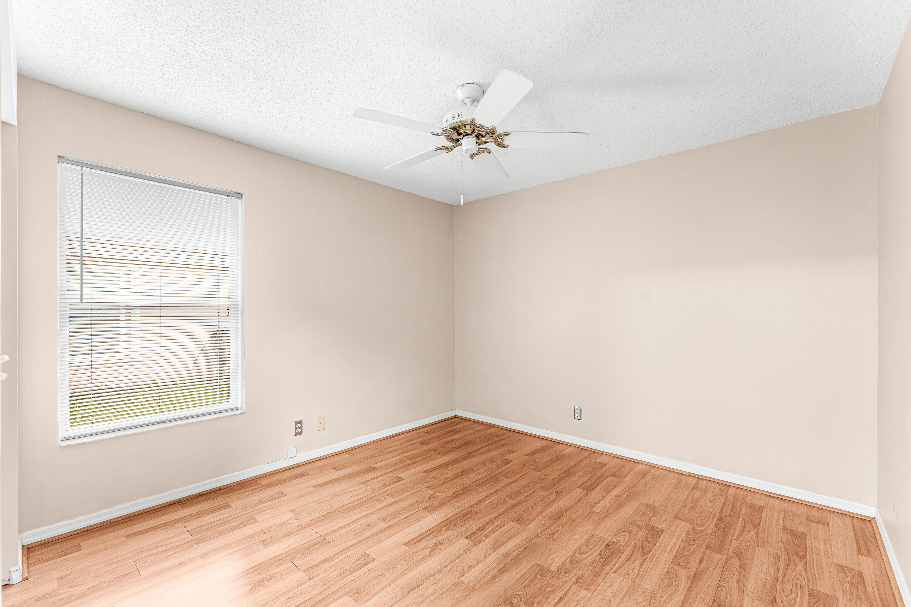 LAKE CHARLESTON PAR R - Residential