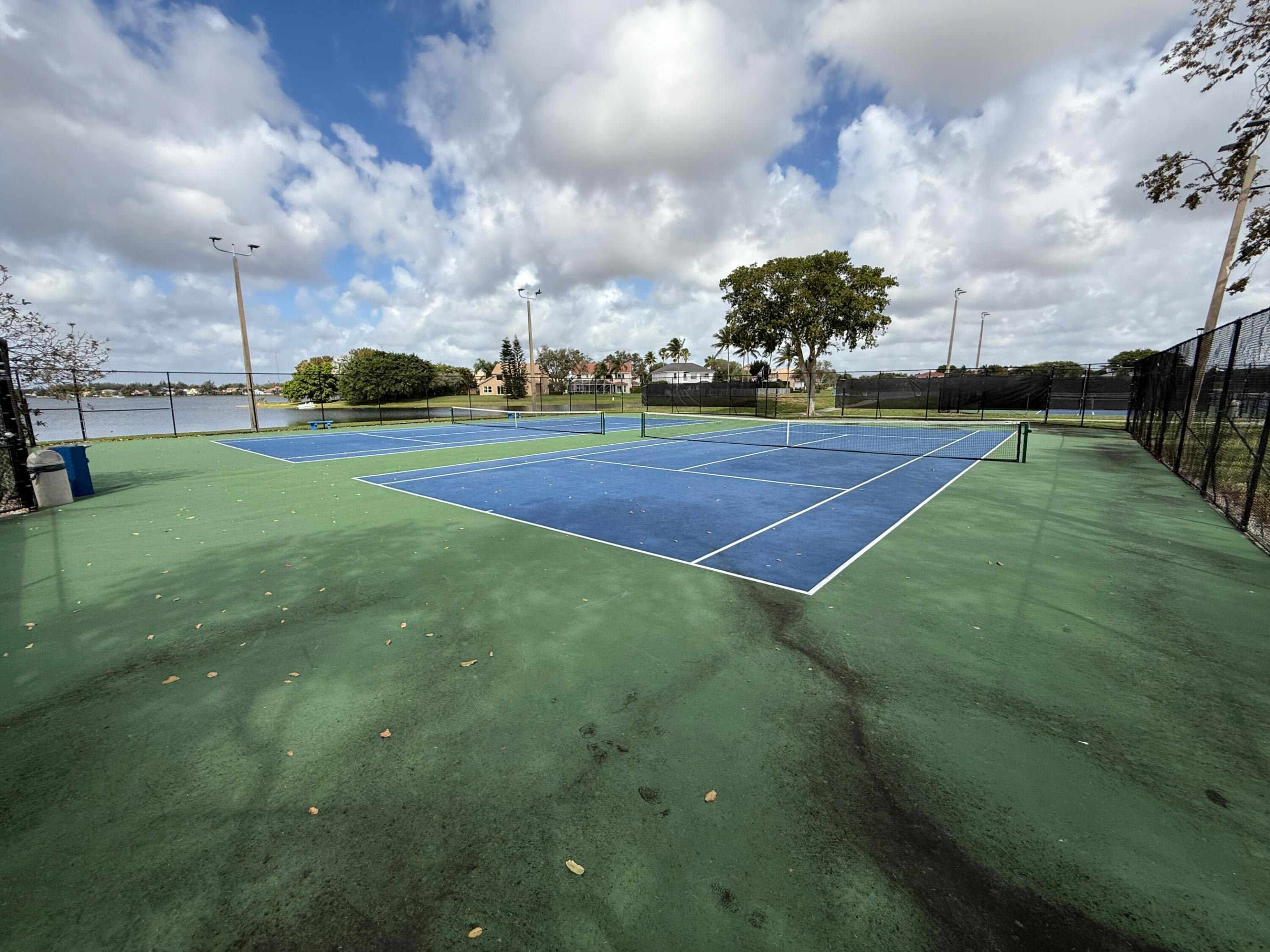 LAKE CHARLESTON PAR R - Residential