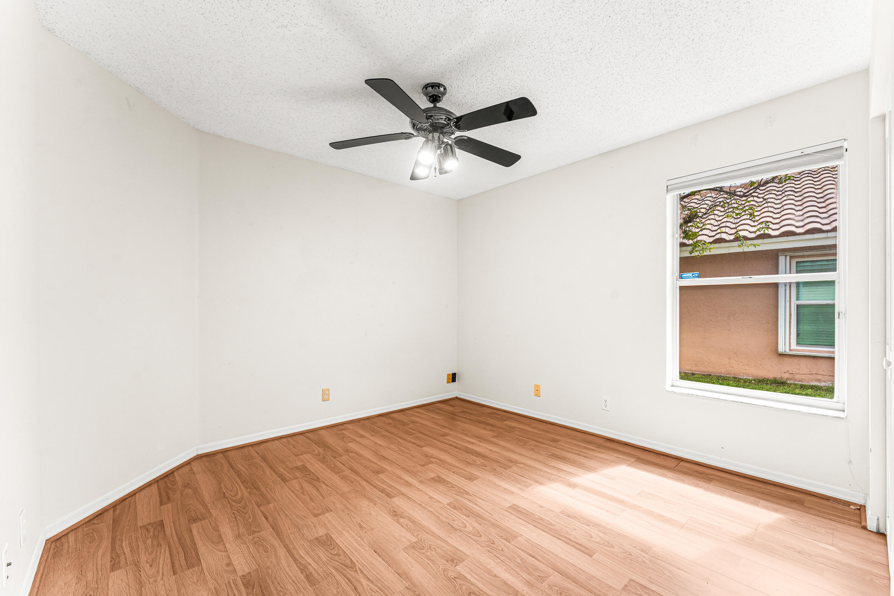 LAKE CHARLESTON PAR R - Residential