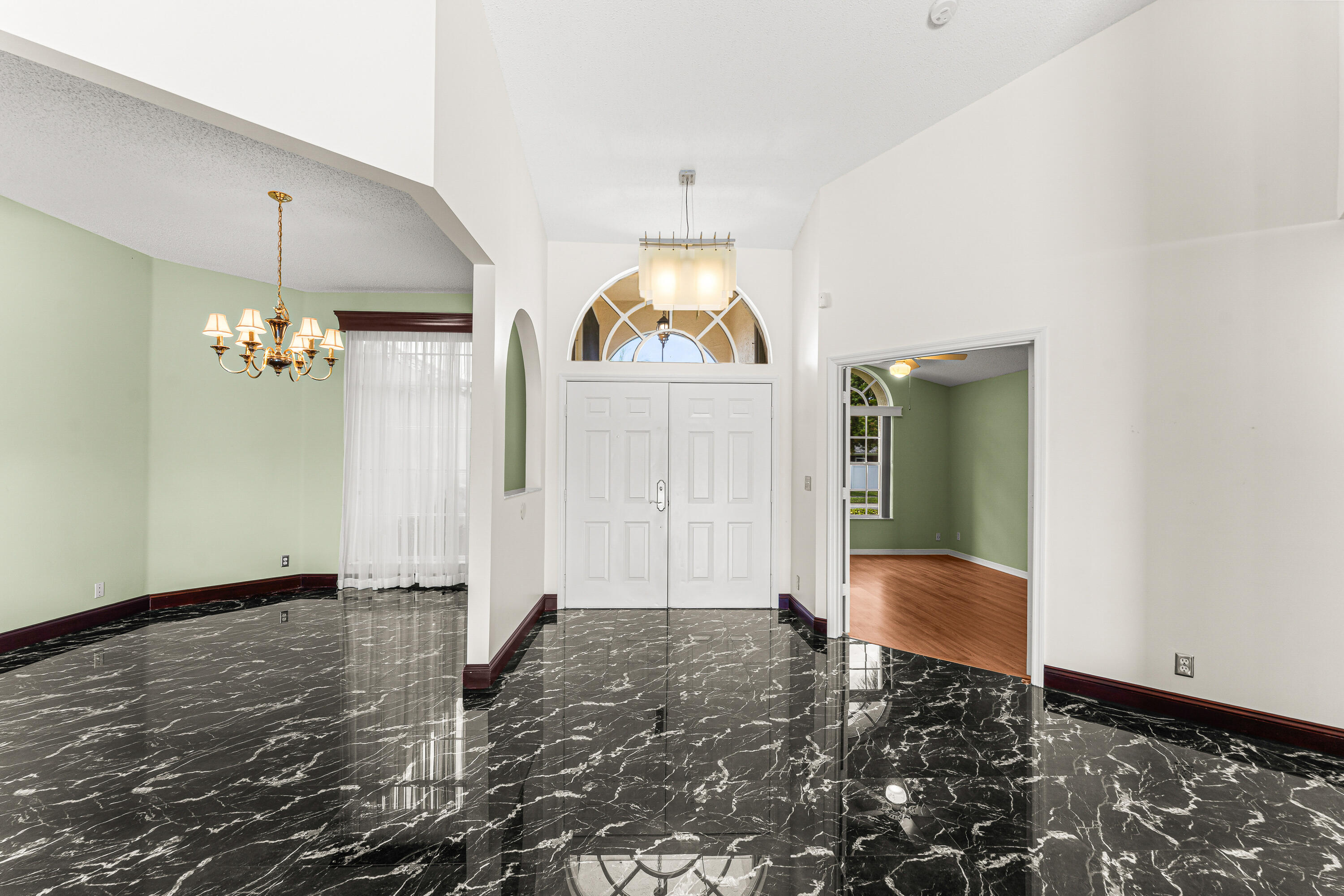 LAKE CHARLESTON PAR R - Residential