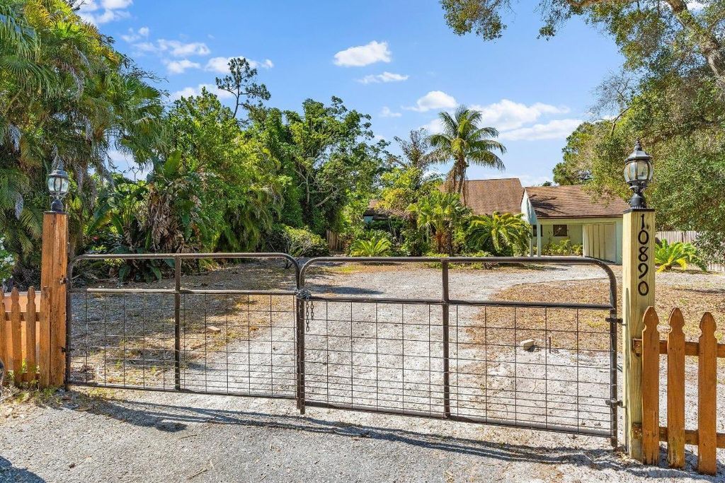 Photo of 10890 SE Linden Street, Jupiter, FL 33469 (MLS # R11084680)