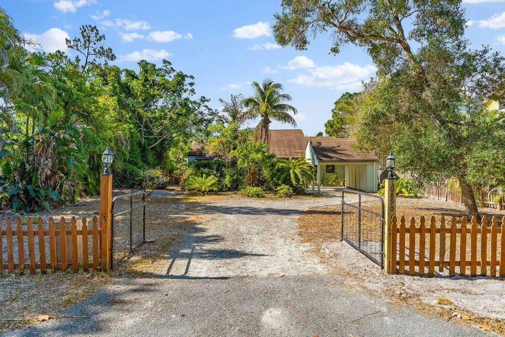 Photo of 10890 SE Linden Street, Jupiter, FL 33469 (MLS # R11084680)