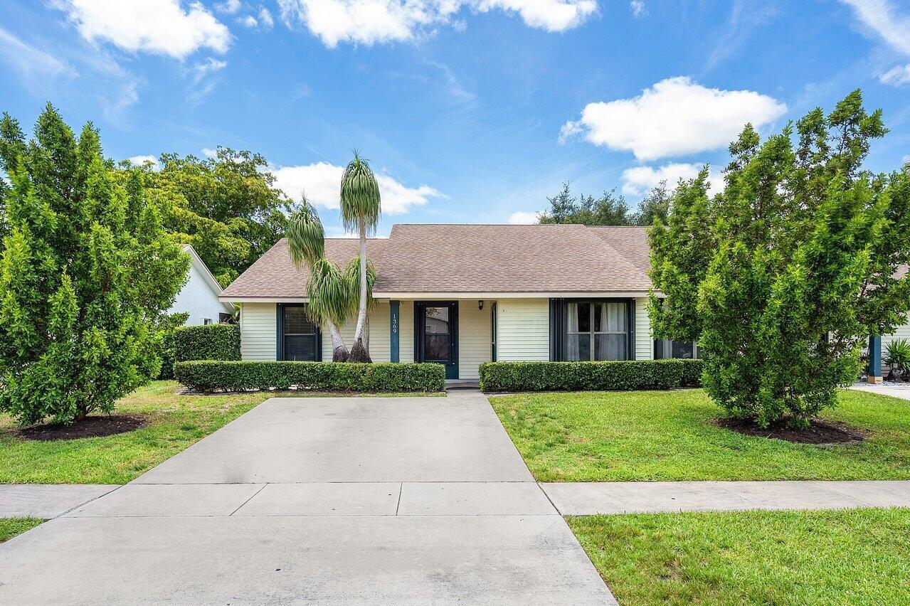 SOUTH SHORE 1 OF WELLINGTON - Residential Lease