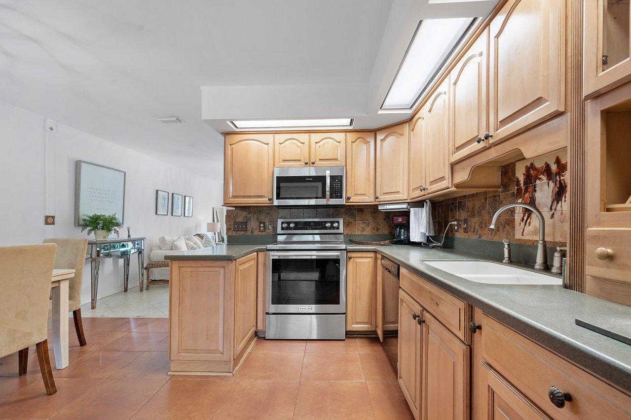 SOUTH SHORE 1 OF WELLINGTON - Residential Lease