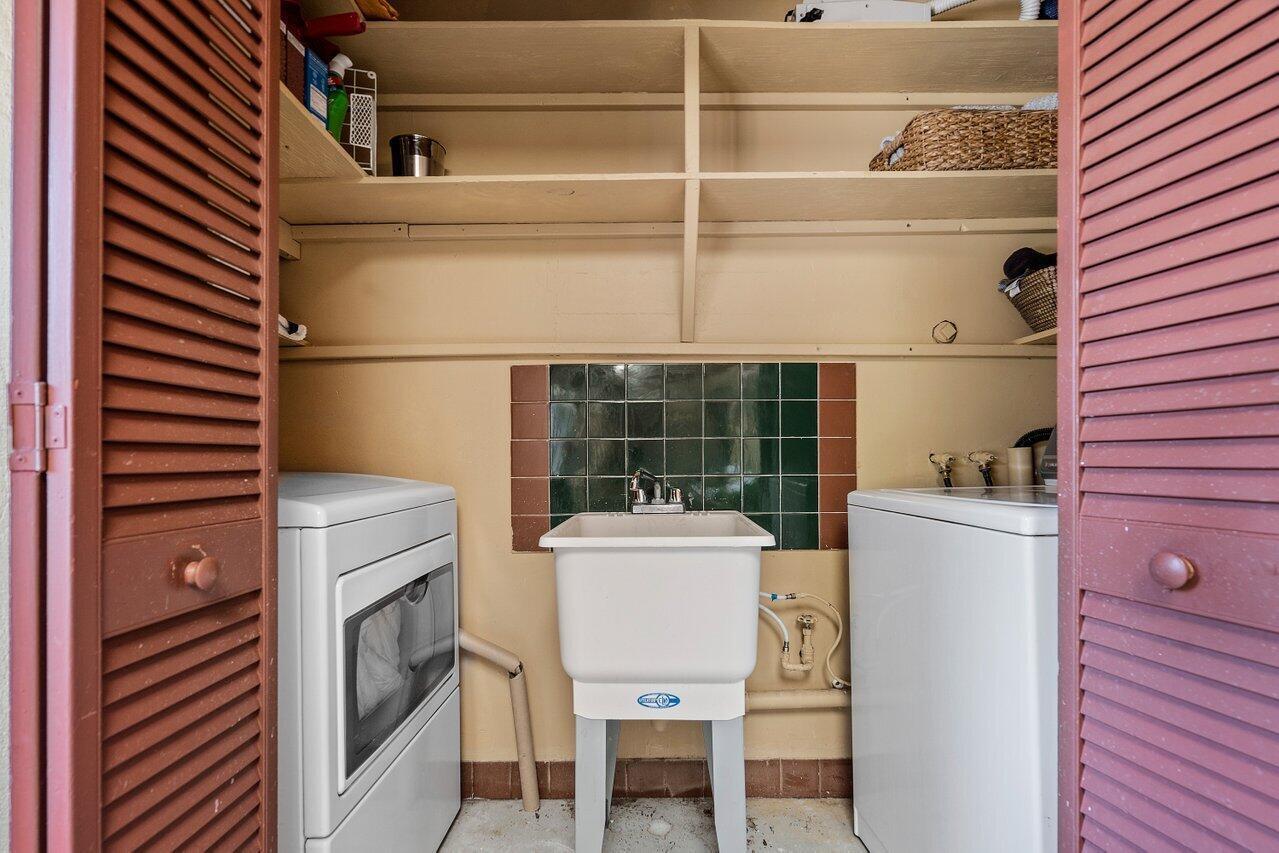 SOUTH SHORE 1 OF WELLINGTON - Residential Lease