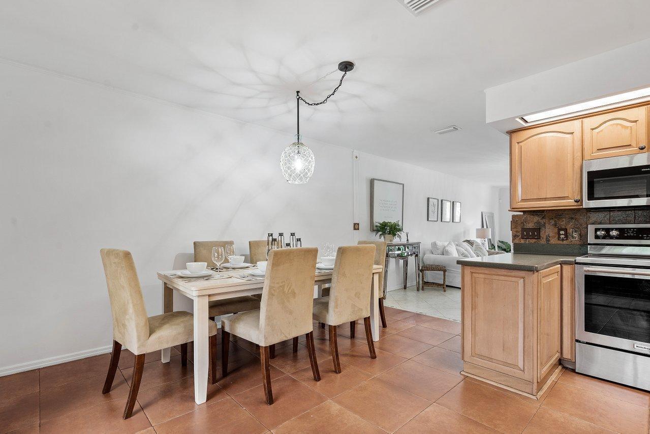 1369 Riverside Circle