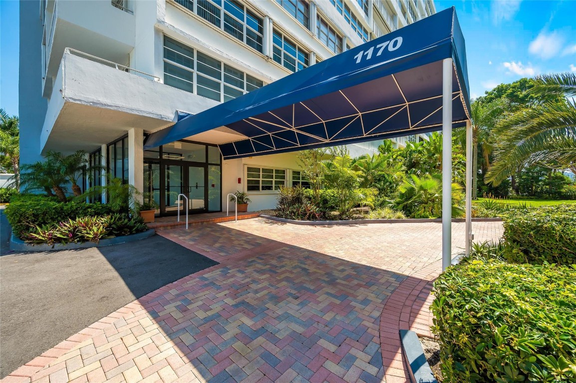 EAST POINT TOWERS - Residential