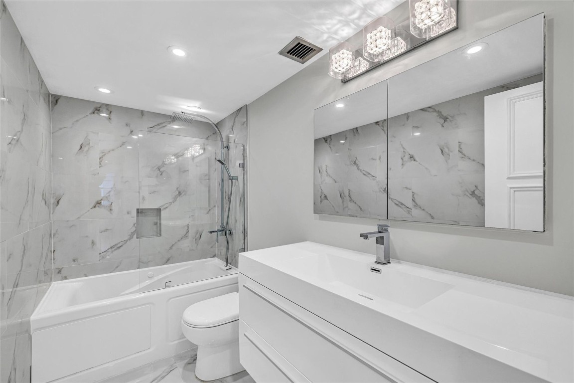 EAST POINT TOWERS - Residential