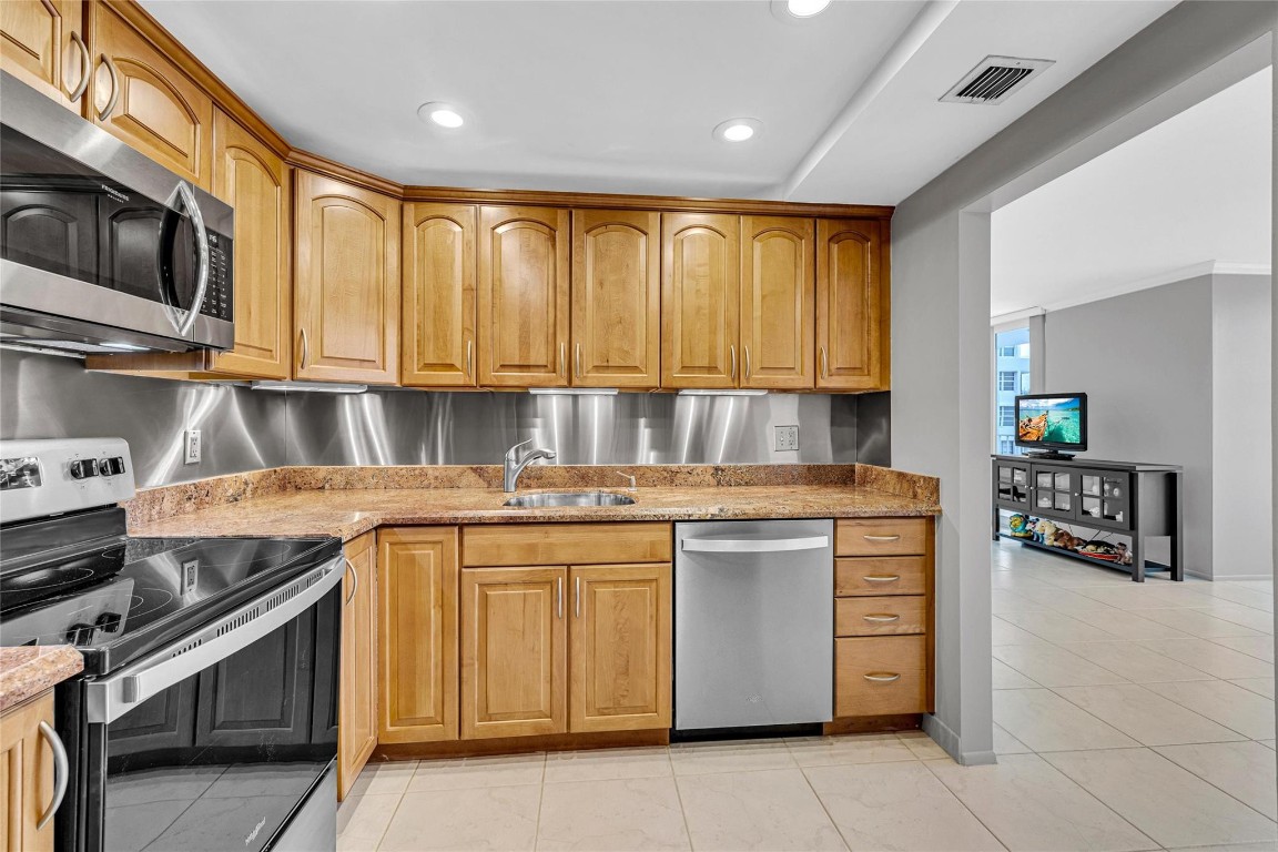 EAST POINT TOWERS - Residential