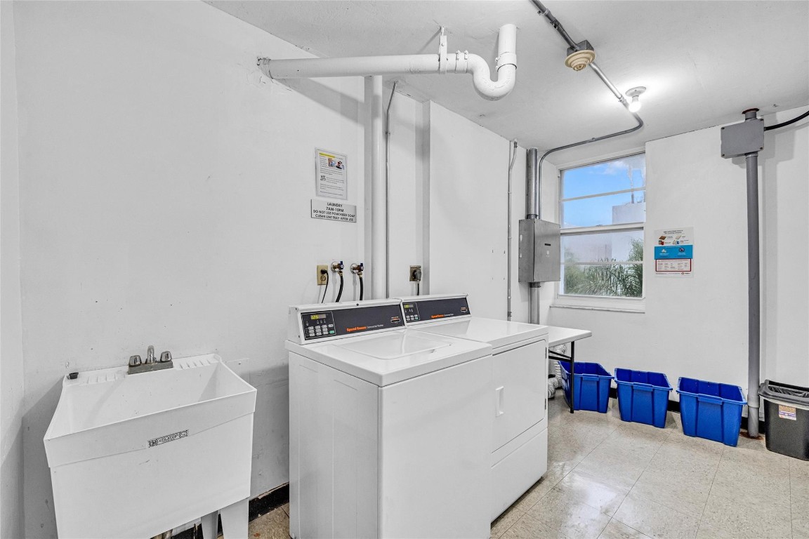 EAST POINT TOWERS - Residential