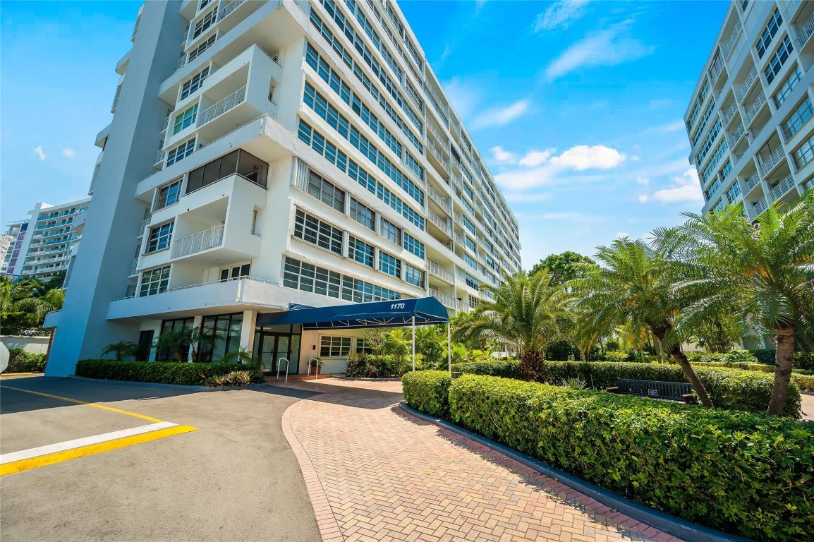 EAST POINT TOWERS - Residential