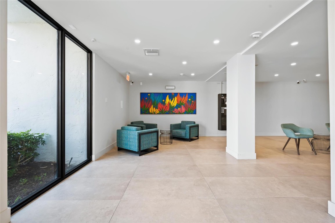 EAST POINT TOWERS - Residential