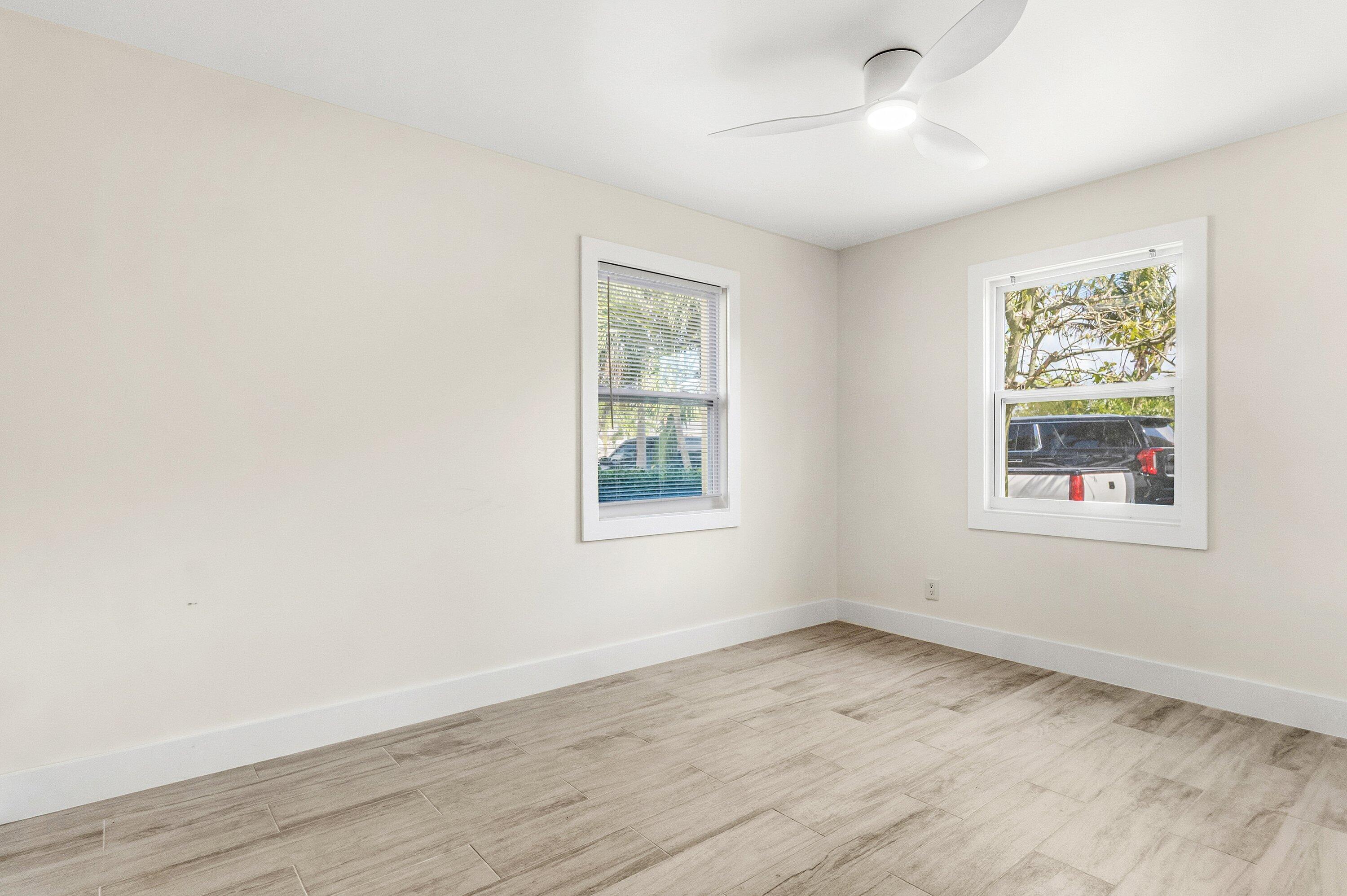 ENGLEWOOD MANOR - Residential