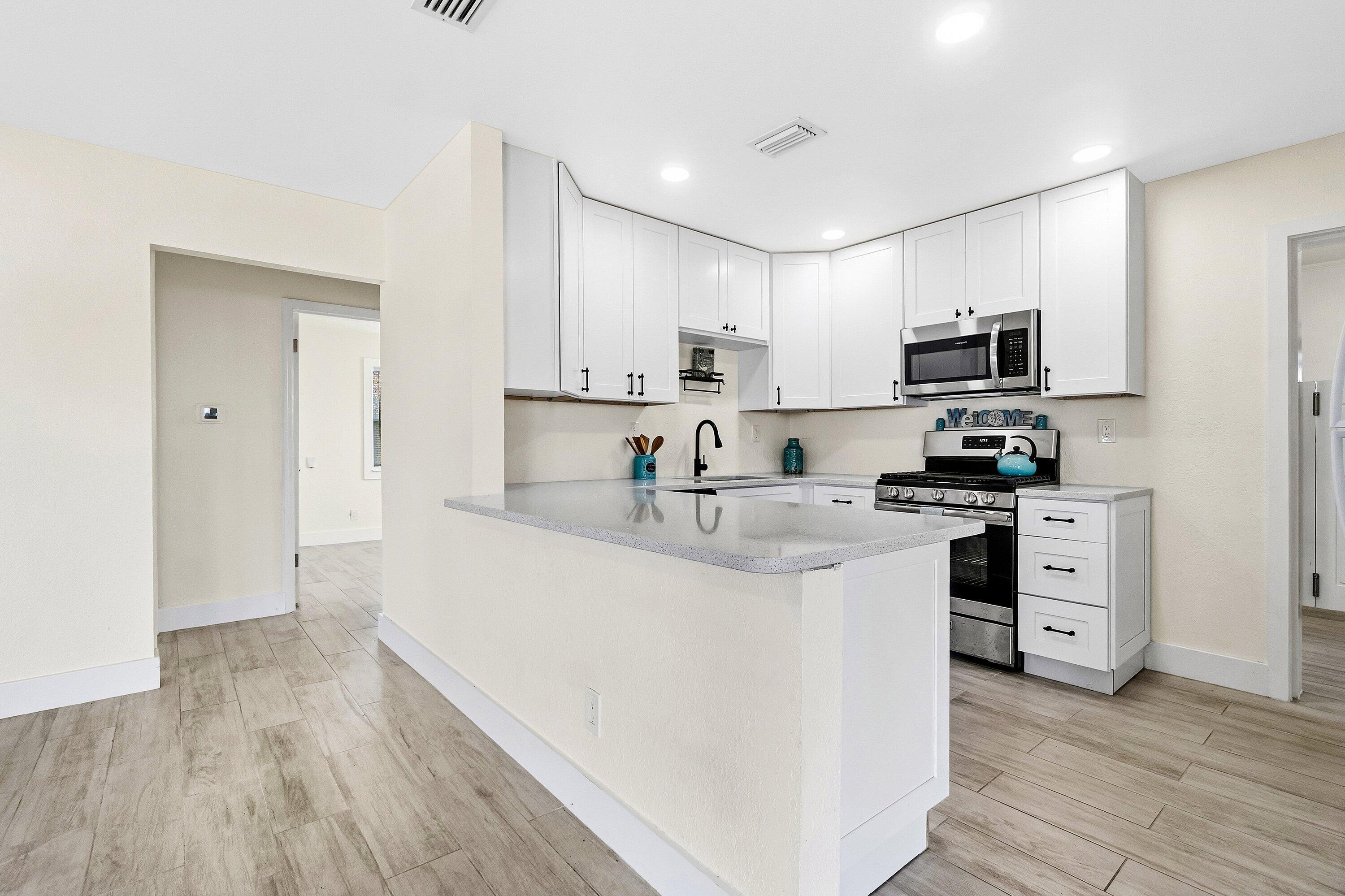 ENGLEWOOD MANOR - Residential