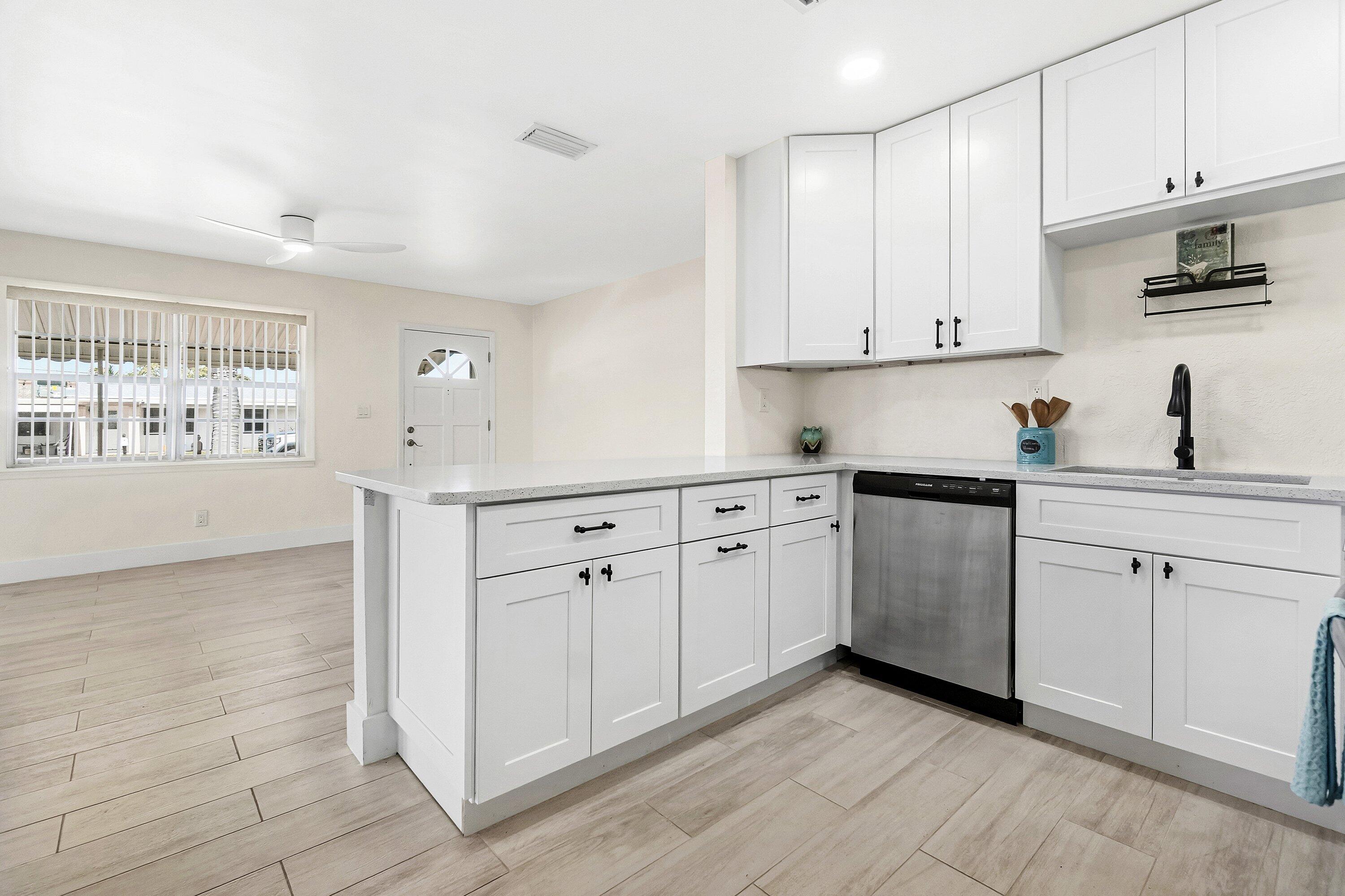 ENGLEWOOD MANOR - Residential