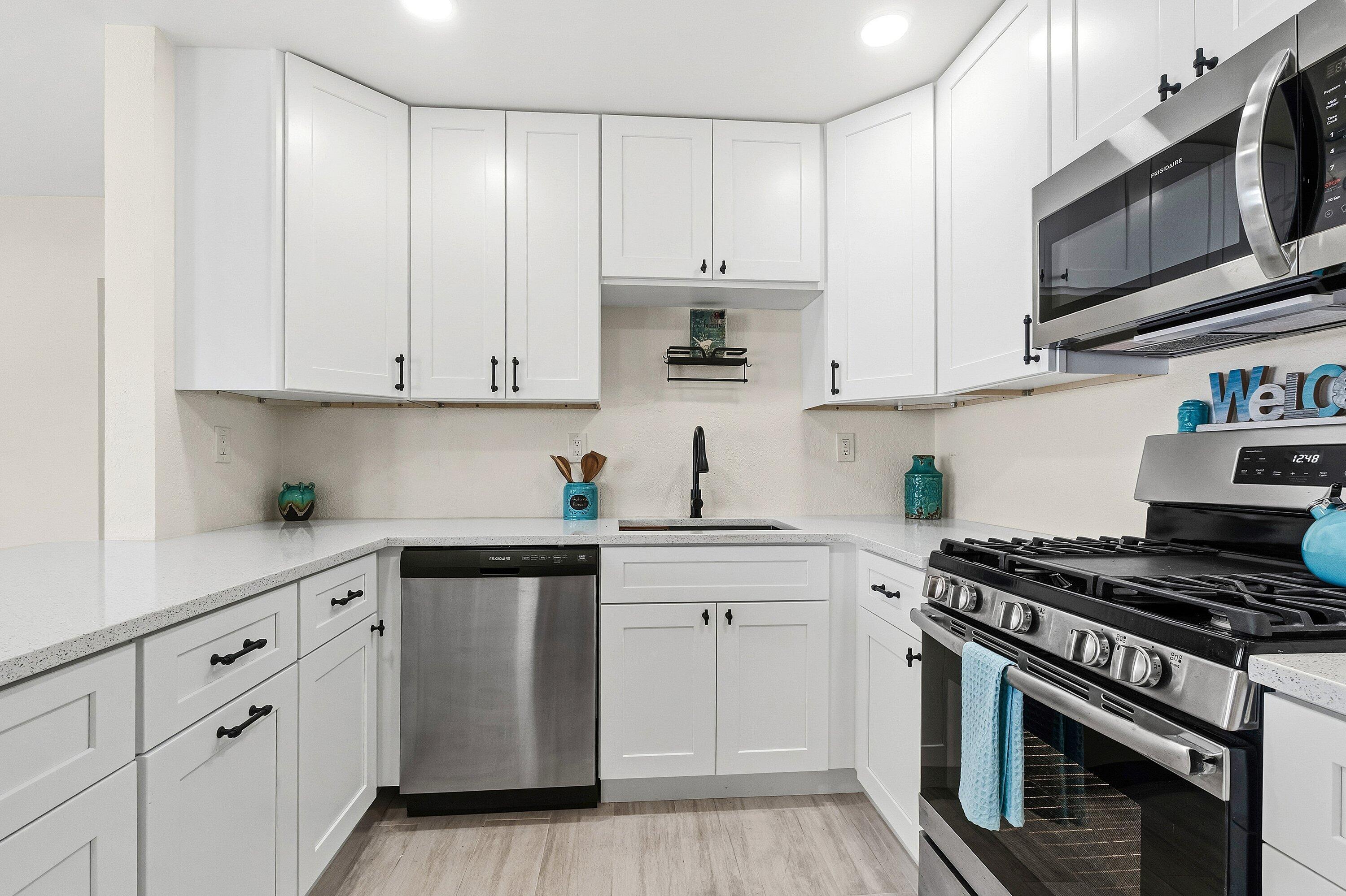 ENGLEWOOD MANOR - Residential