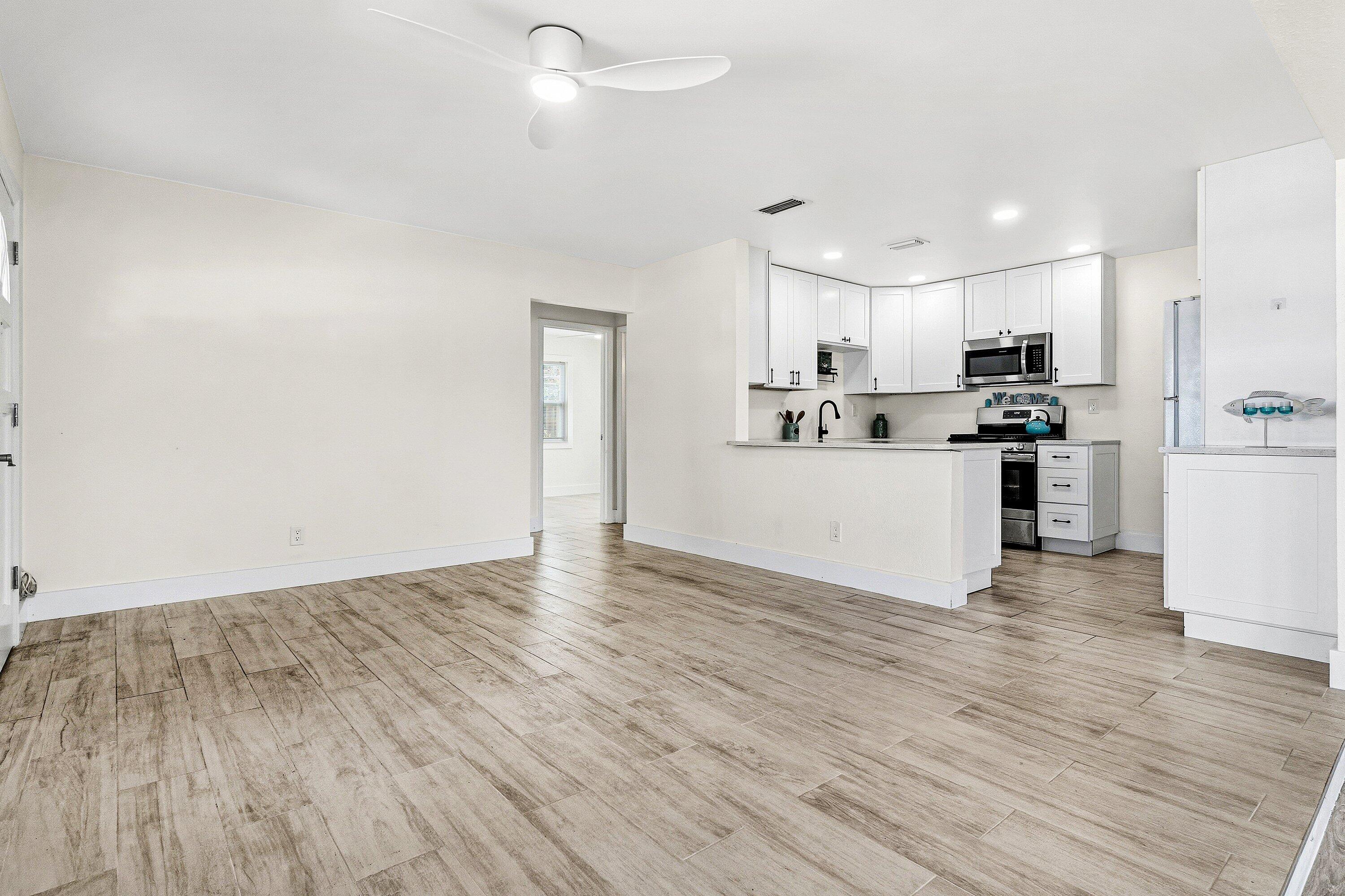 ENGLEWOOD MANOR - Residential