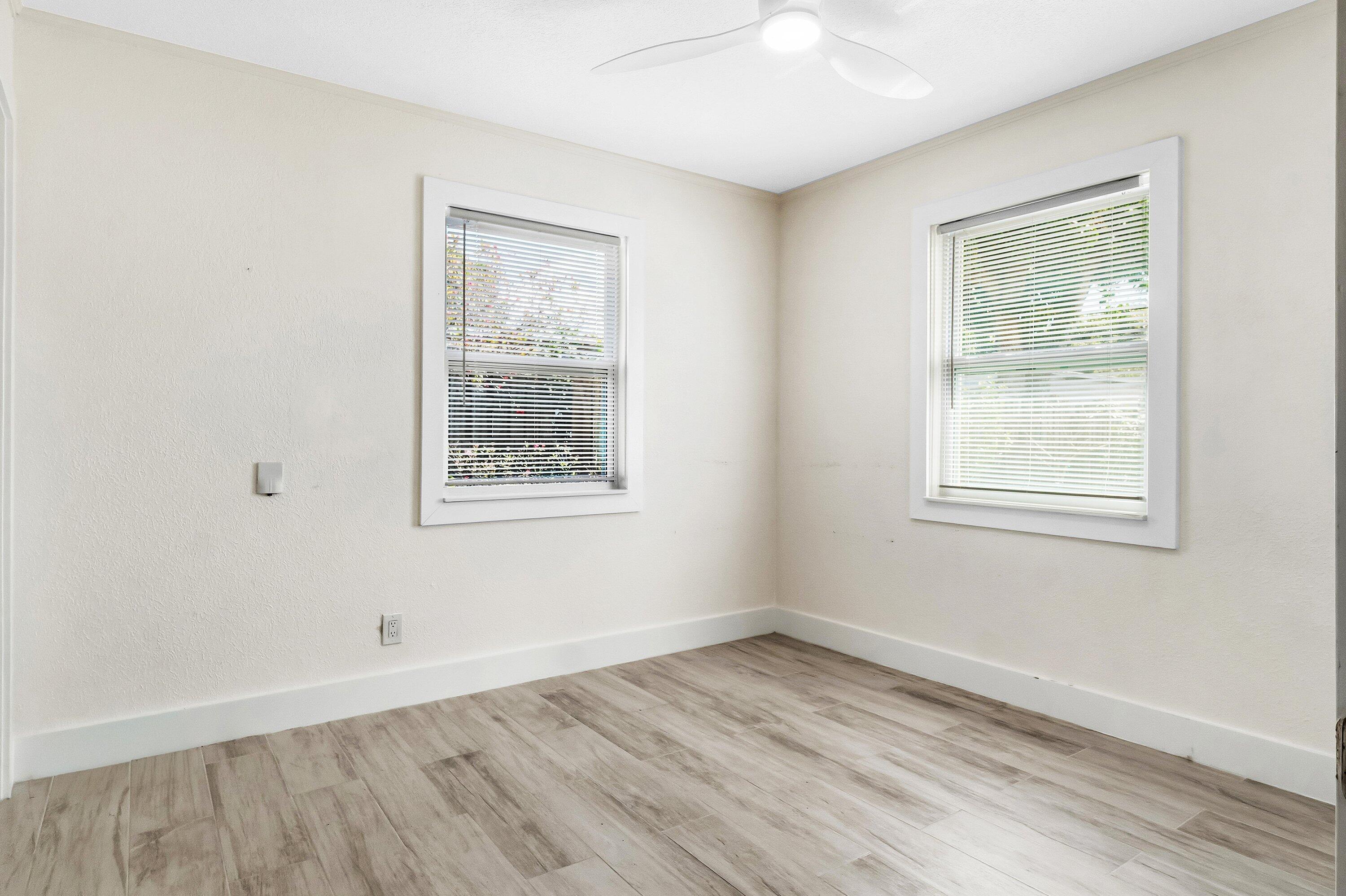 ENGLEWOOD MANOR - Residential