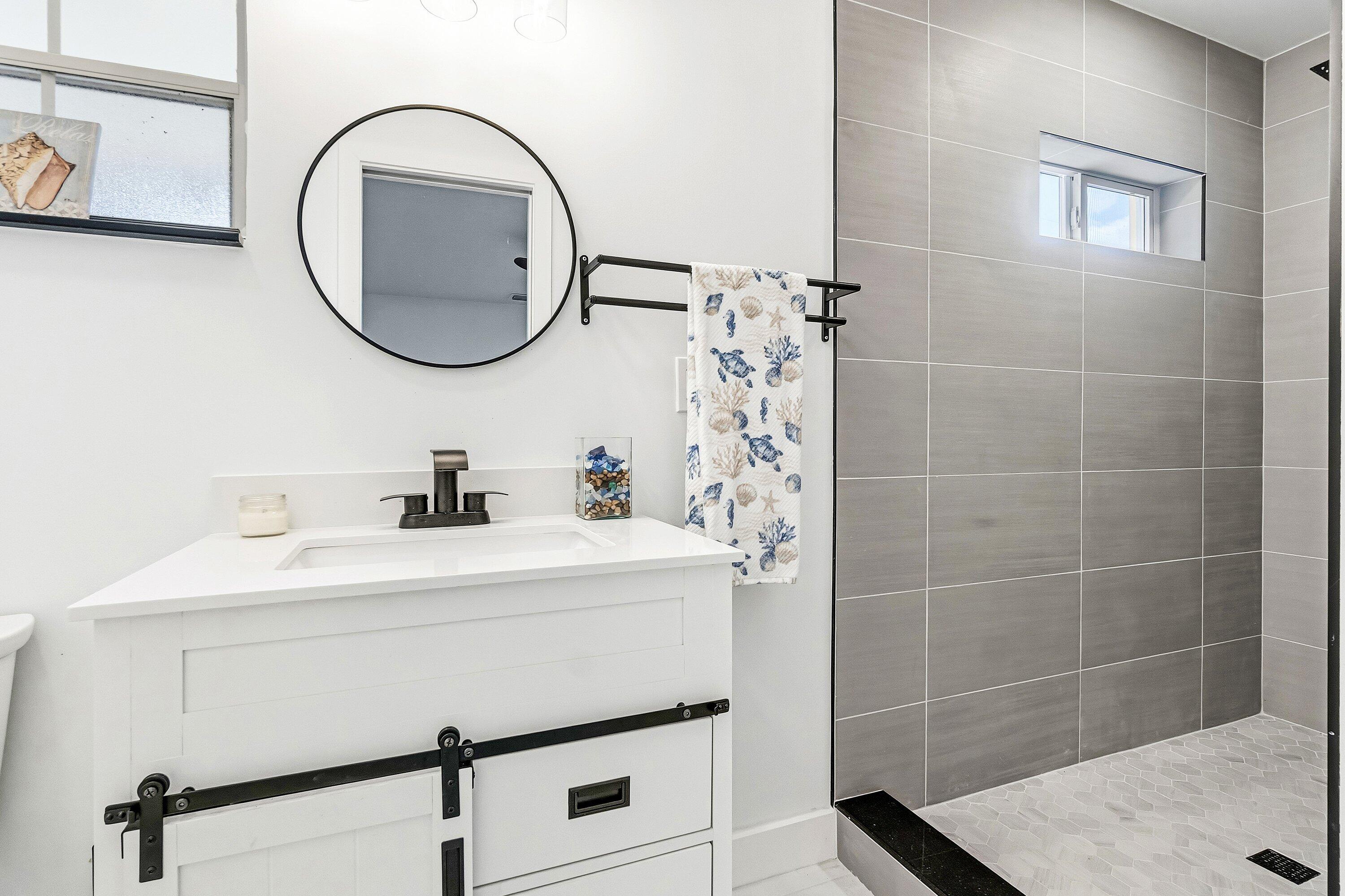 ENGLEWOOD MANOR - Residential