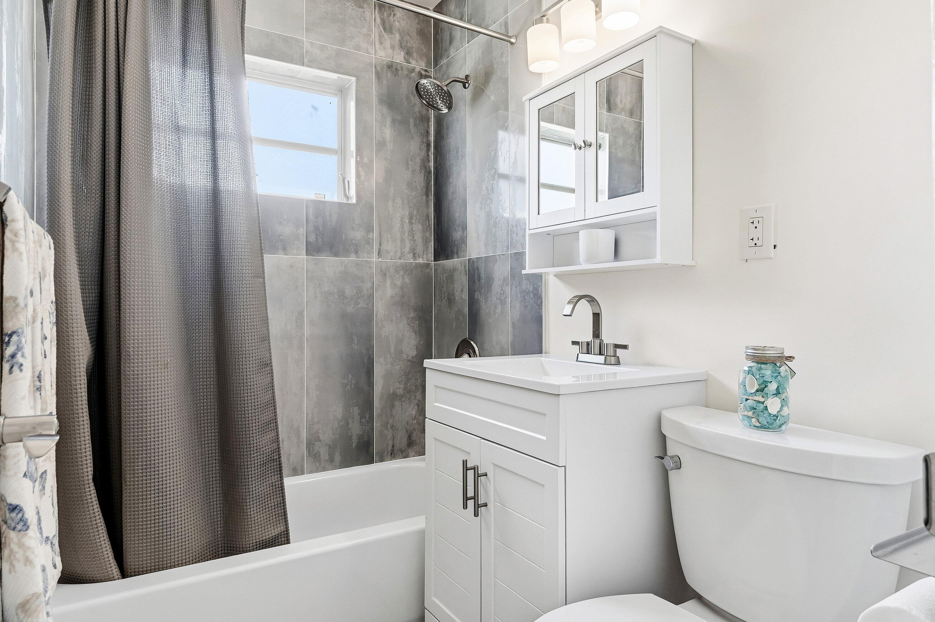 ENGLEWOOD MANOR - Residential