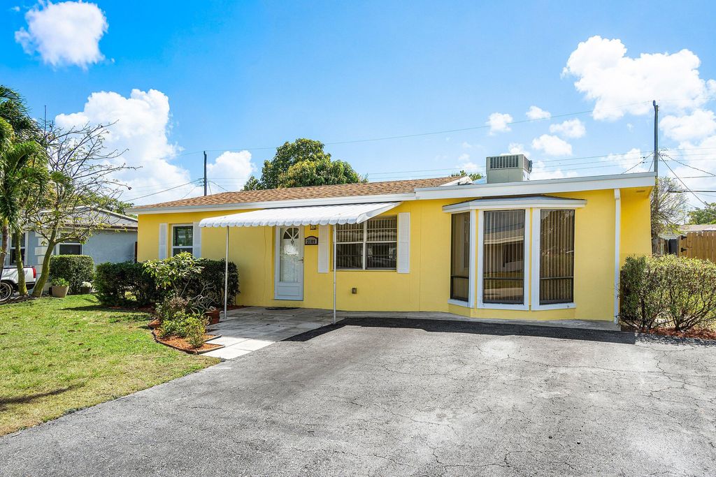 Photo of 3109 Scanlan Avenue, Lake Worth Beach, FL 33461 (MLS # B26001127)