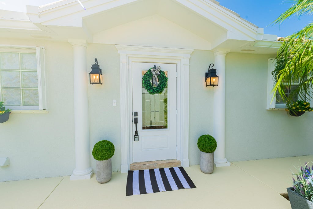 Photo of 10846 SW Elsinore Drive, Port Saint Lucie, FL 34987 (MLS # B26076998)