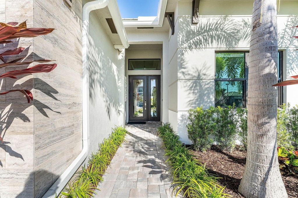 Photo of 12502 Solana Bay Circle, Palm Beach Gardens, FL 33412 (MLS # R11141226)
