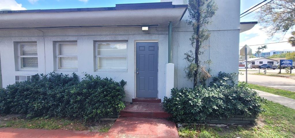 Photo of 403 N 19th Avenue #J, Hollywood, FL 33020 (MLS # B26017016)