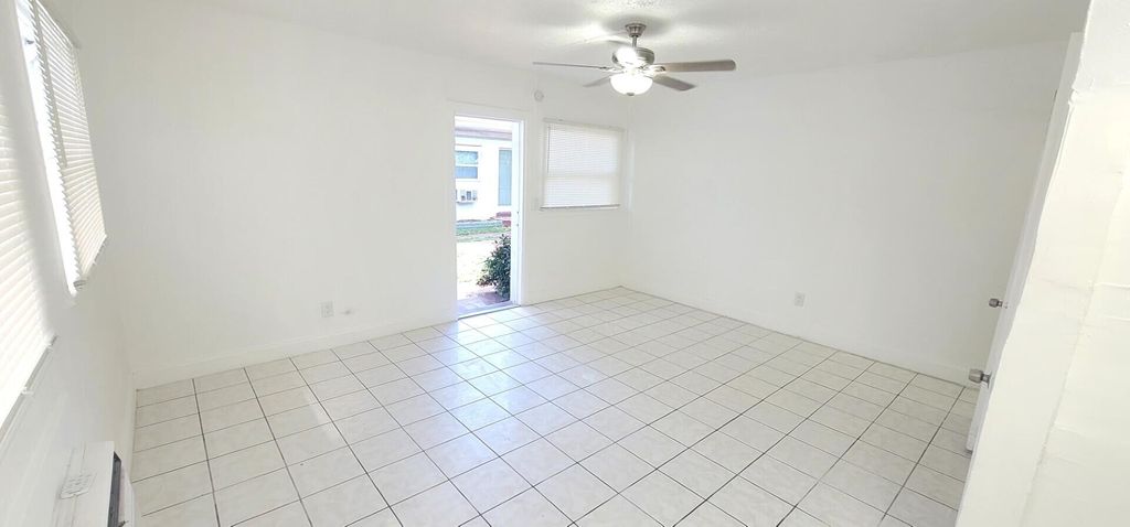 Photo of 403 N 19th Avenue #J, Hollywood, FL 33020 (MLS # B26017016)