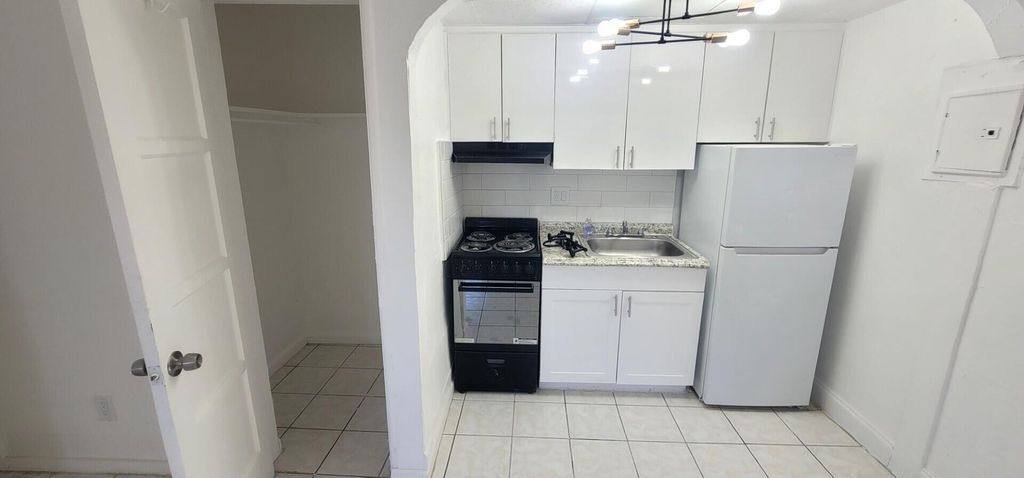 Photo of 403 N 19th Avenue #J, Hollywood, FL 33020 (MLS # B26017016)