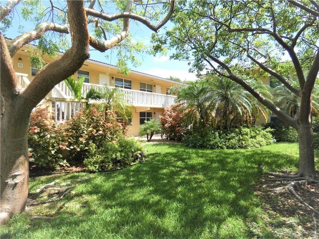 Photo of 811 NE 14th Place #6, Fort Lauderdale, FL 33304 (MLS # F10546412)