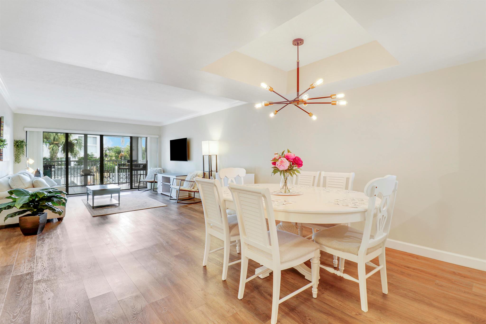 SHUTTERS CONDO - Residential