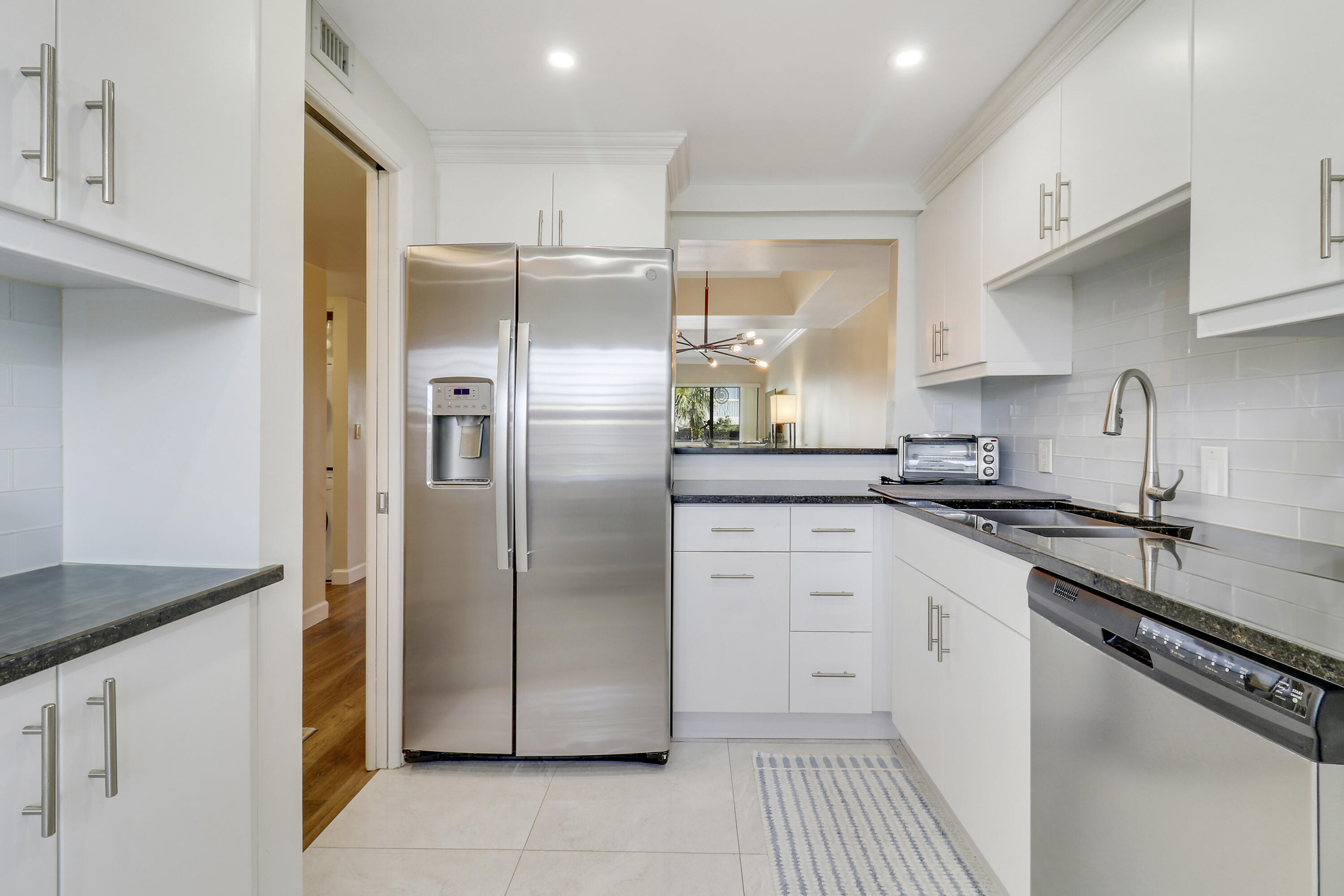 SHUTTERS CONDO - Residential