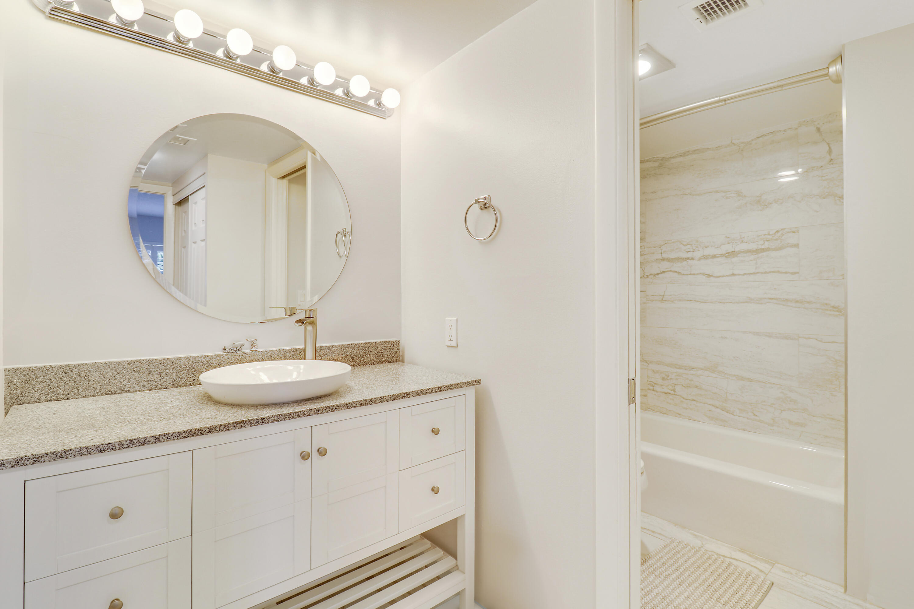 SHUTTERS CONDO - Residential