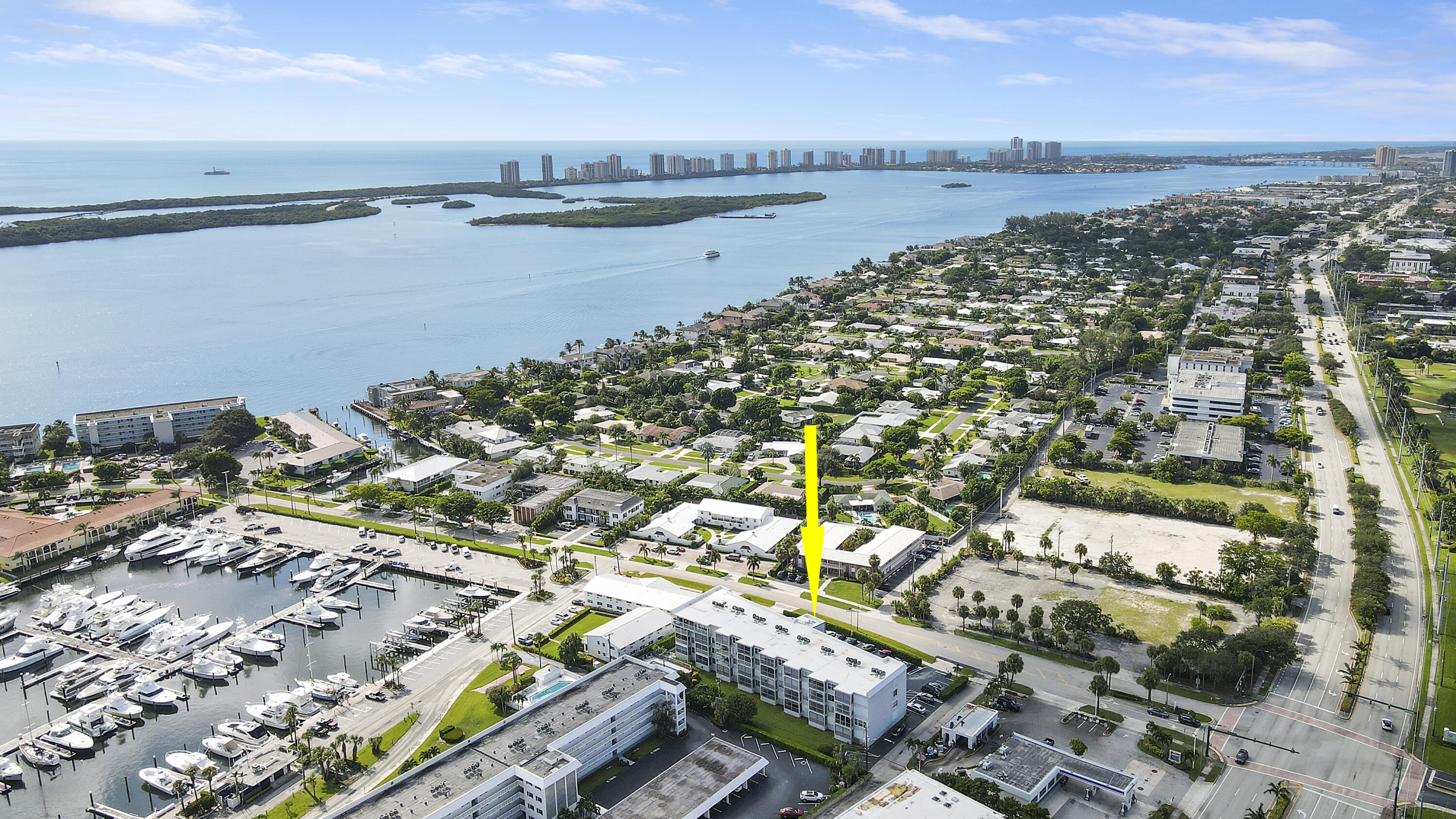 SHUTTERS CONDO - Residential