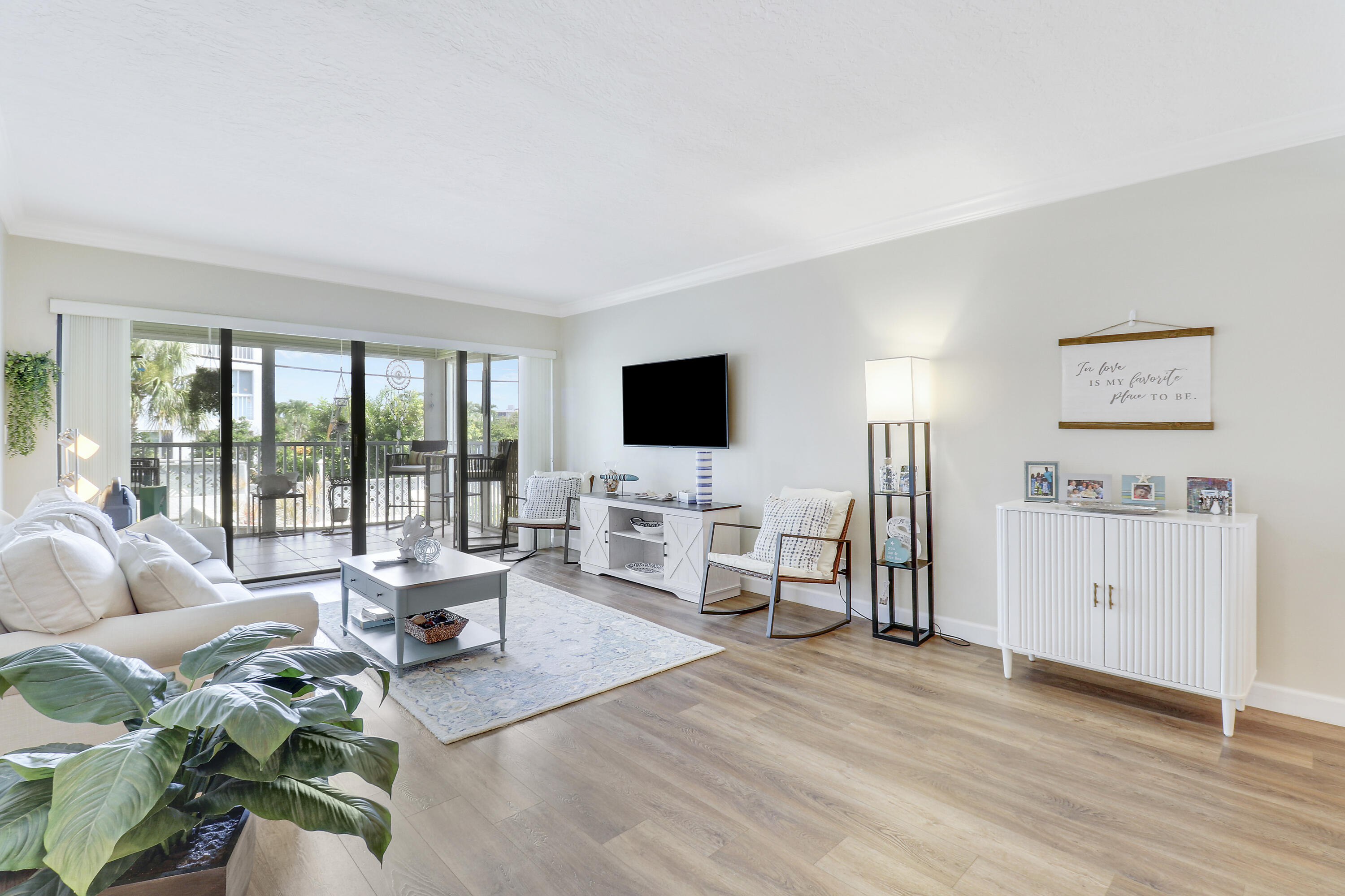 SHUTTERS CONDO - Residential