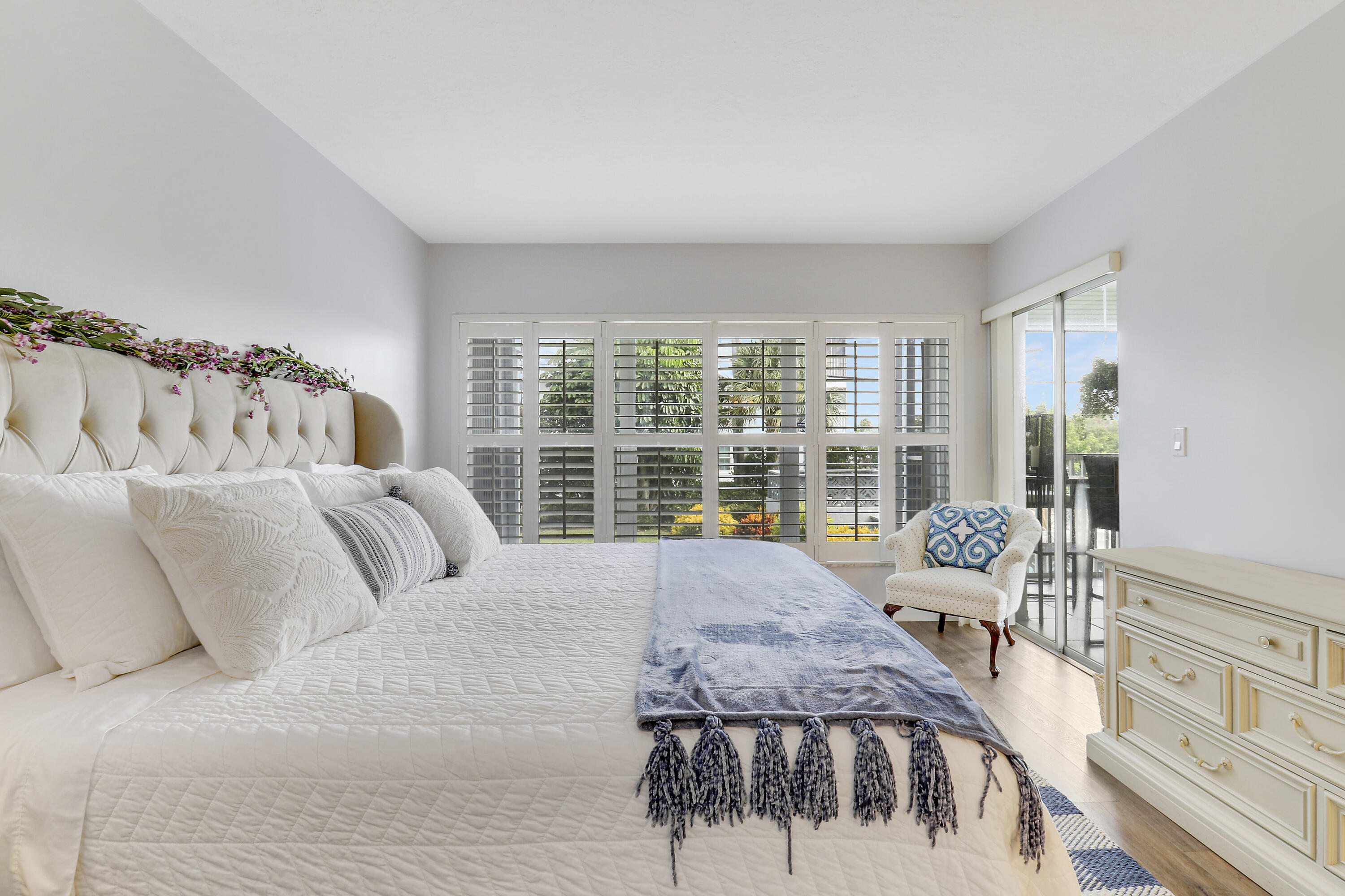 SHUTTERS CONDO - Residential