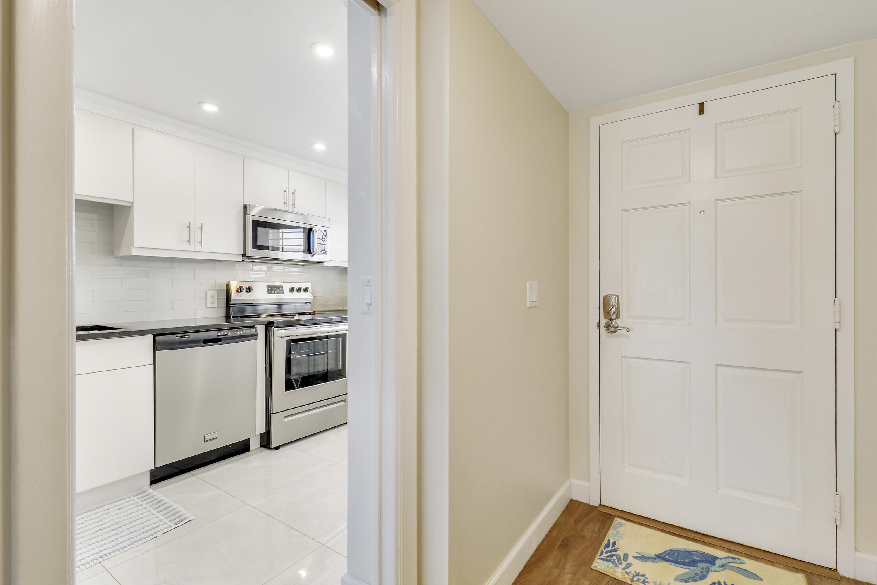 SHUTTERS CONDO - Residential