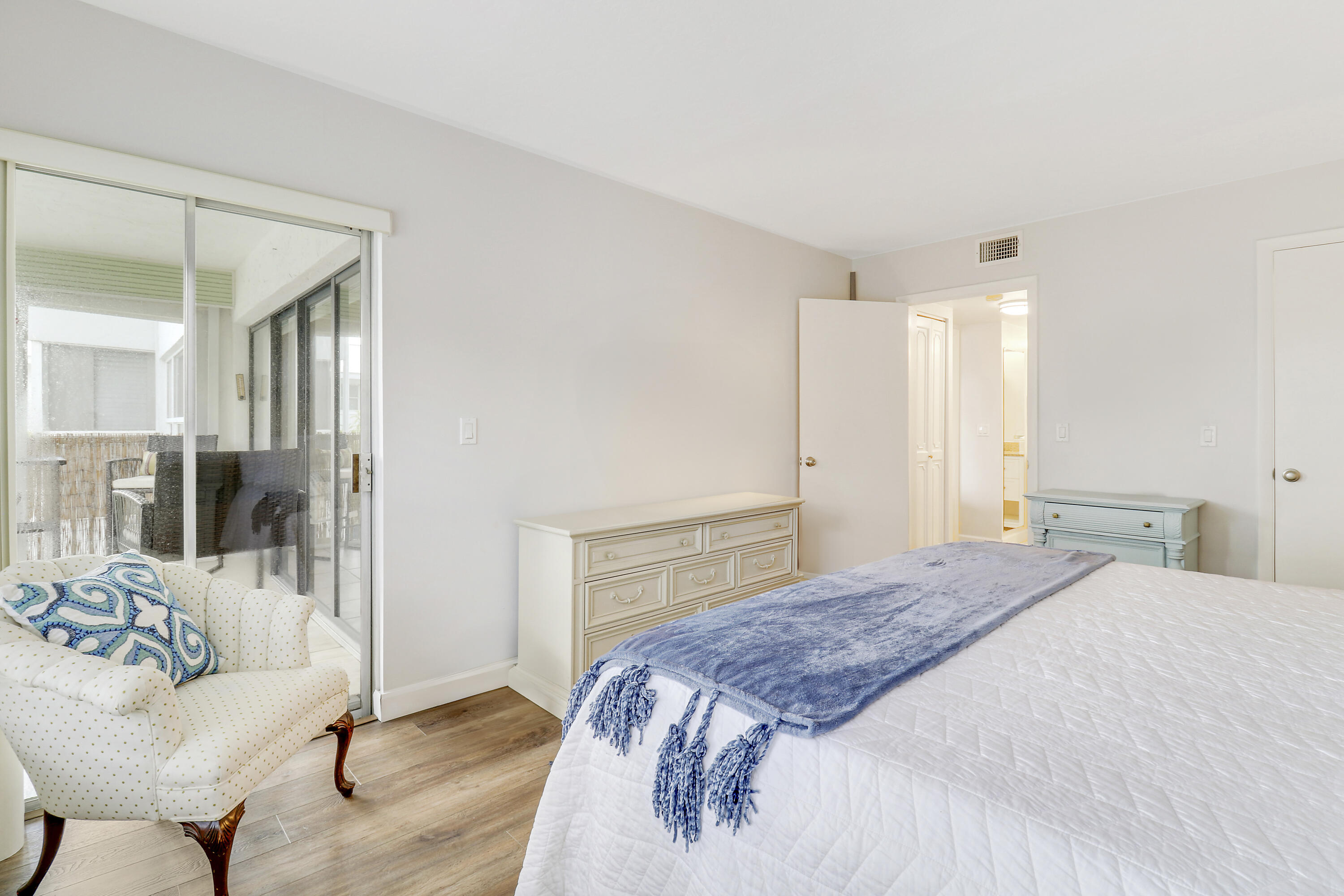 SHUTTERS CONDO - Residential