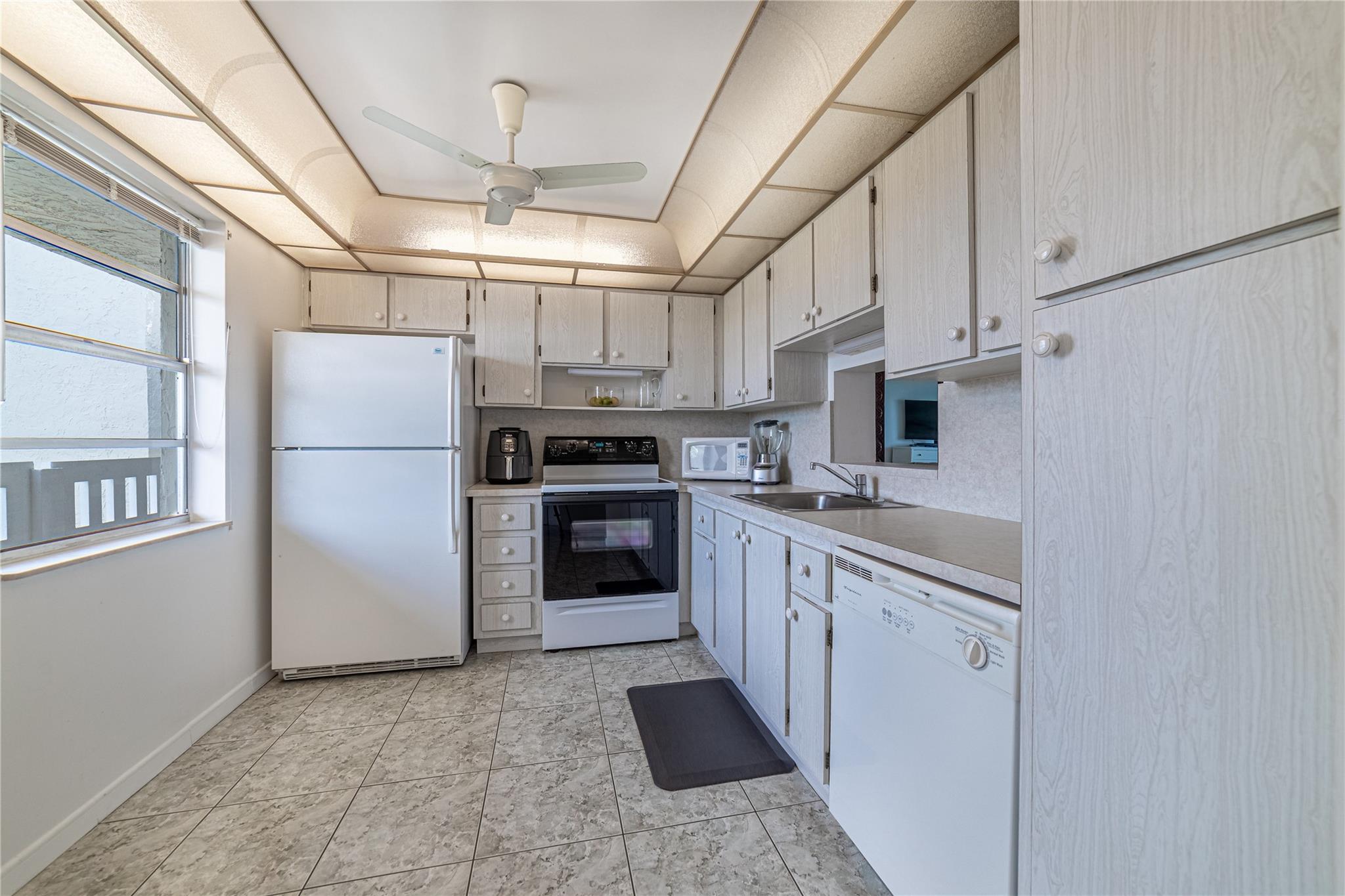 MEADOWBROOK LAKES - Residential