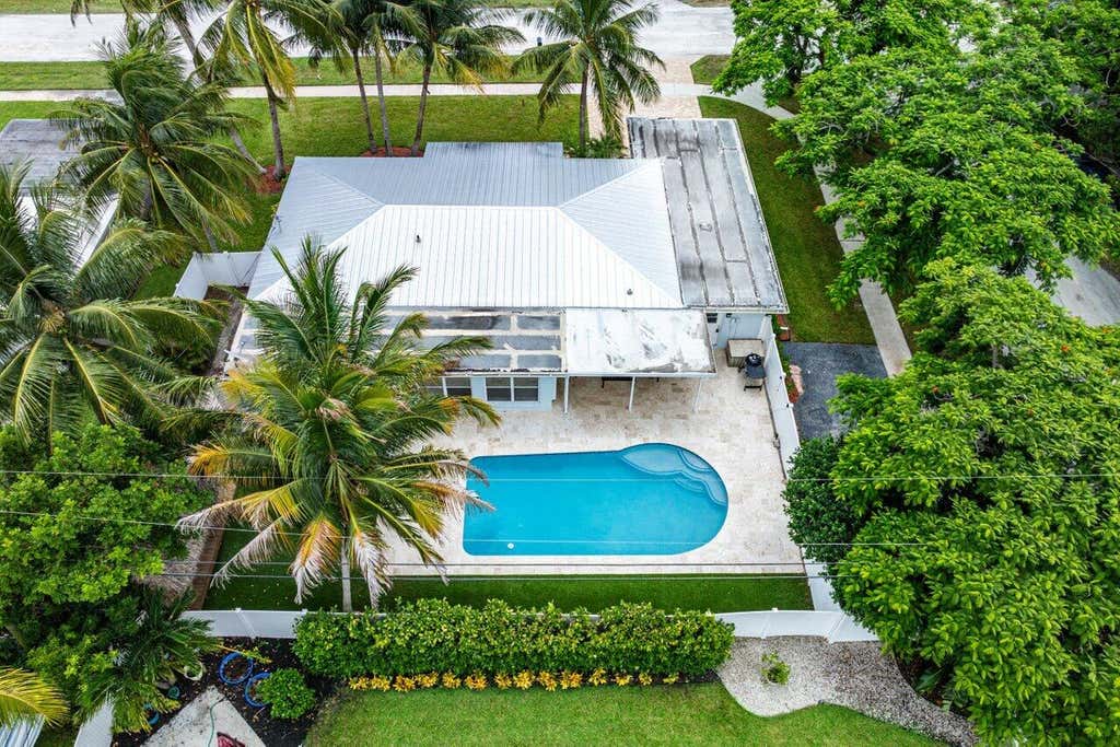 Photo of 401 NE 24th Street, Boca Raton, FL 33431 (MLS # B26068848)